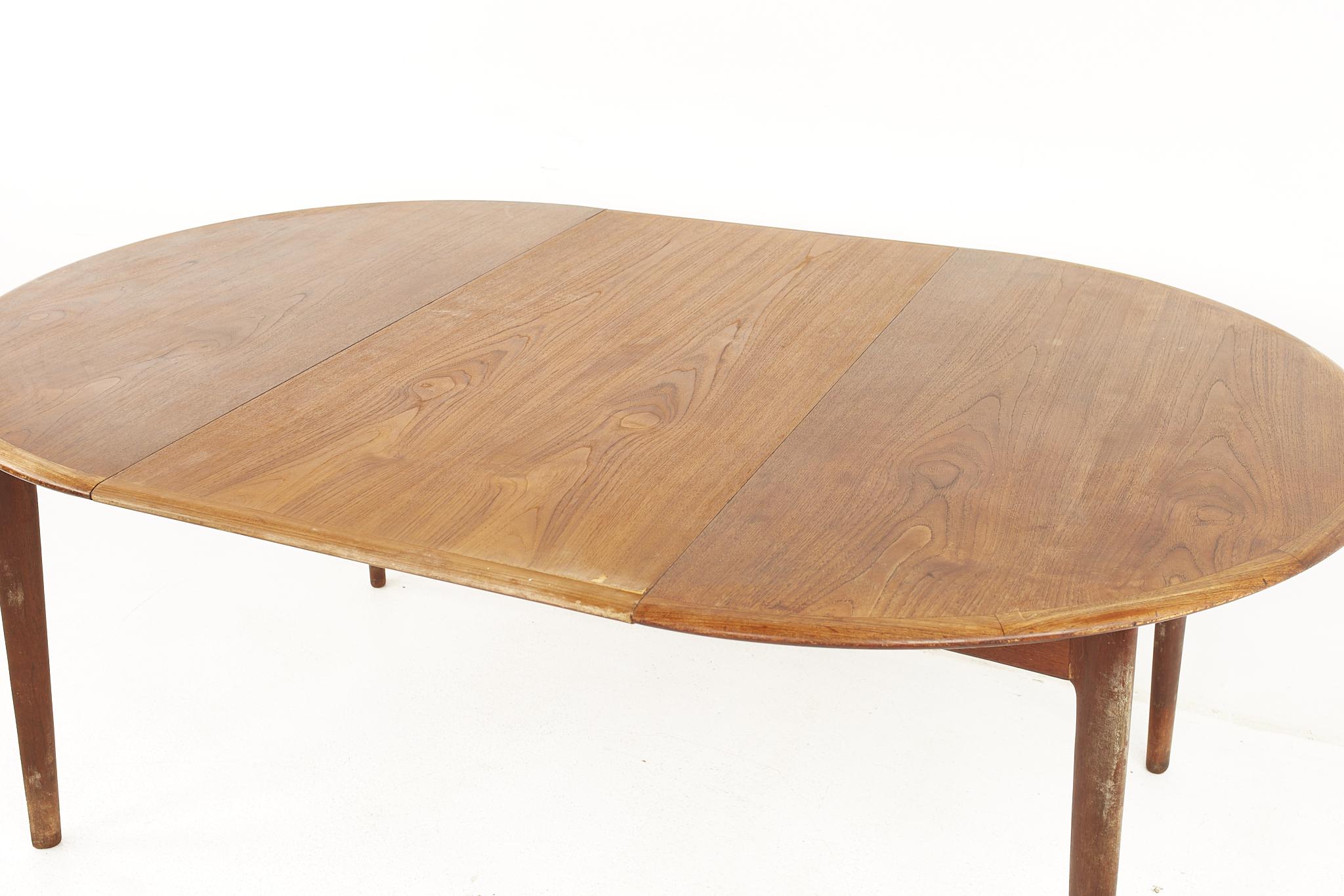 Table de salle à manger ronde danoise mi-siècle en teck de style Uldum Mobelfabrik en vente 3
