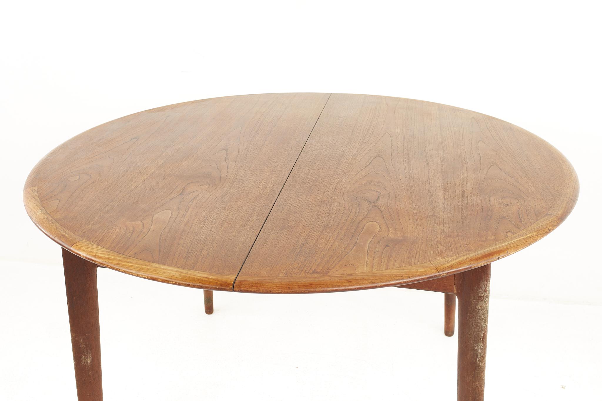Fin du 20e siècle Table de salle à manger ronde danoise mi-siècle en teck de style Uldum Mobelfabrik en vente