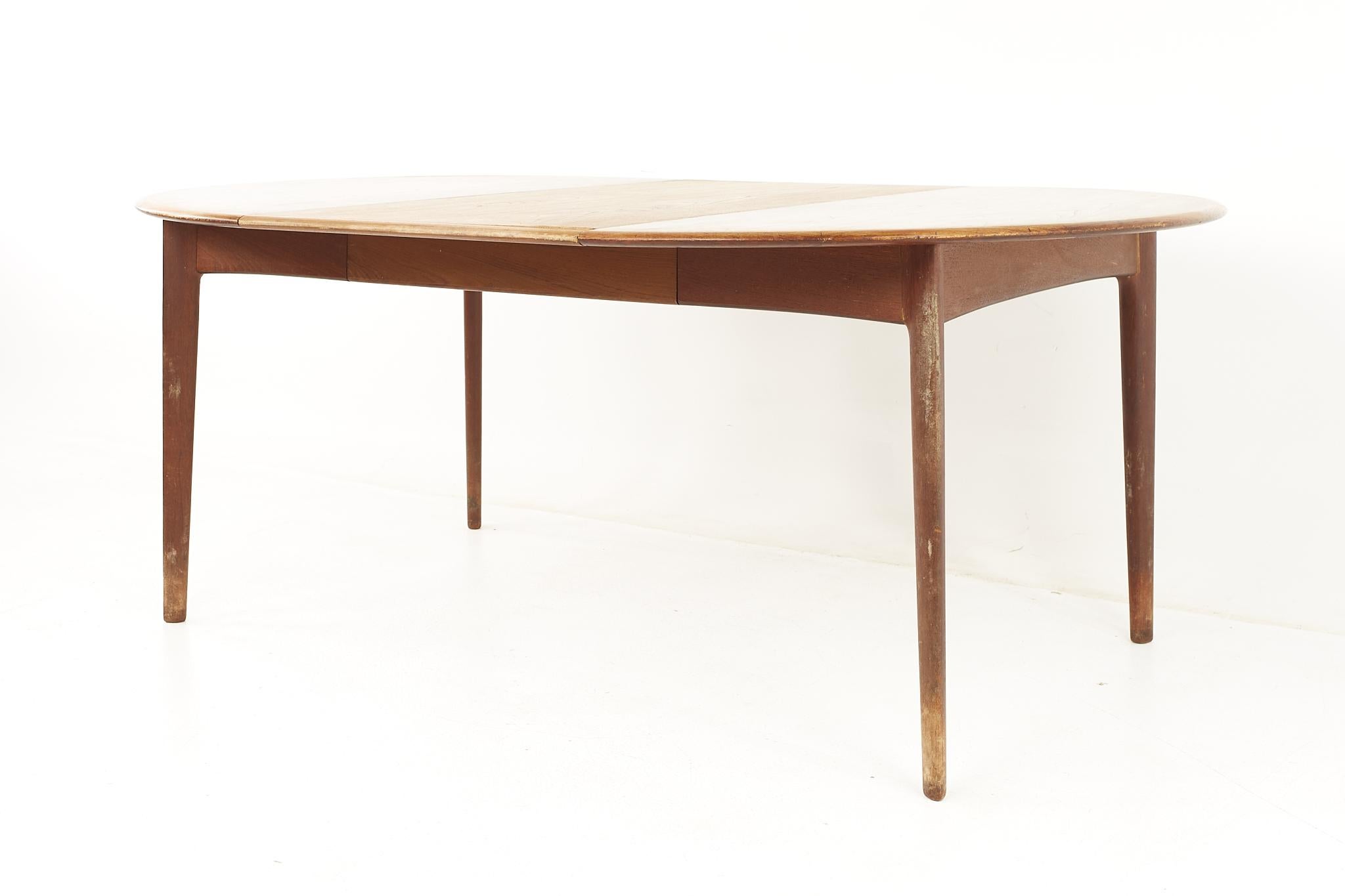 Uldum Mobelfabrik Style Mid Century Danish Teak Round Dining Table For Sale 3