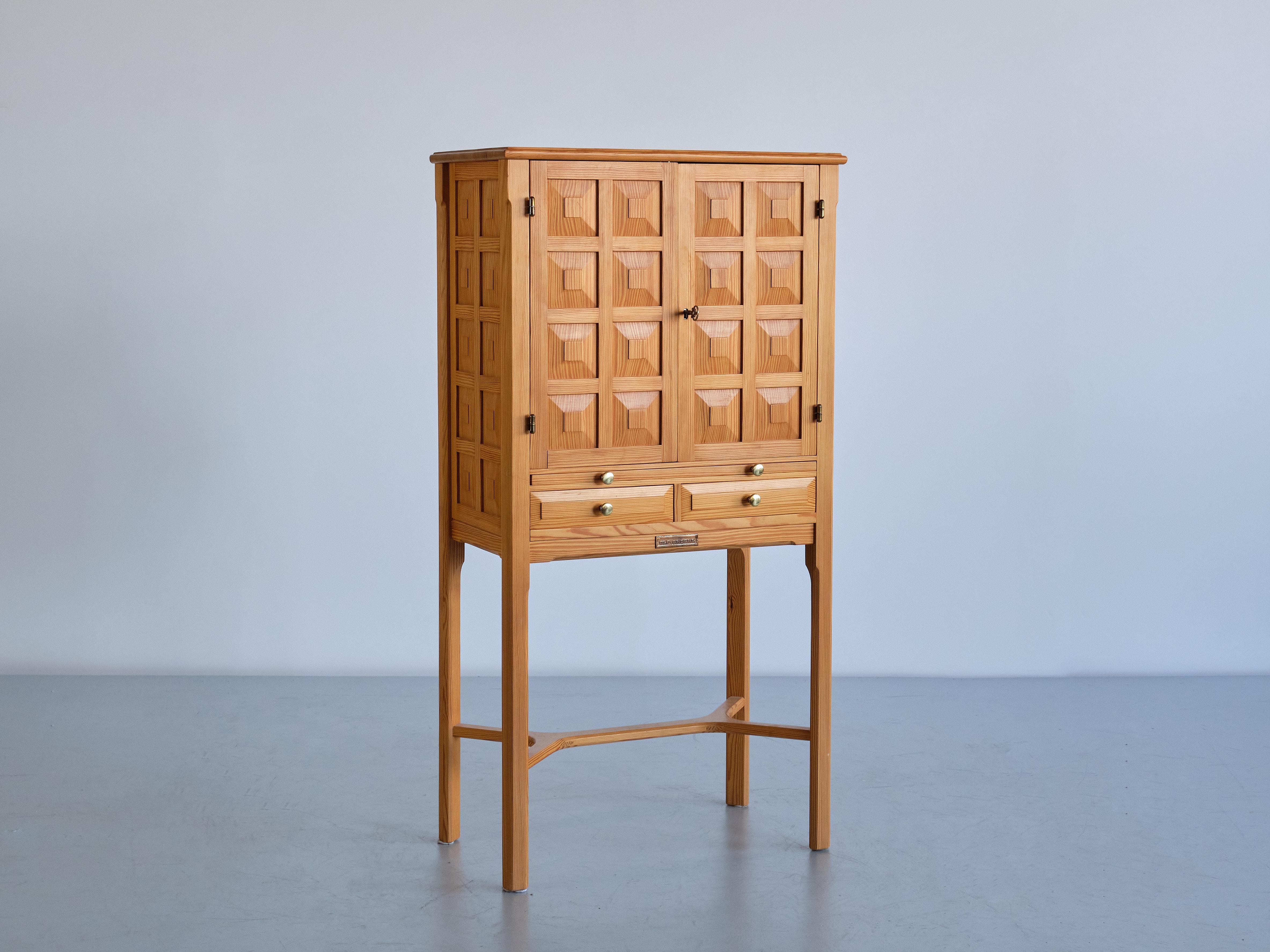 Ulf Ekdahl Cabinet in Solid Pine Wood and Brass, Nybro, Sweden, 1979 For Sale 7