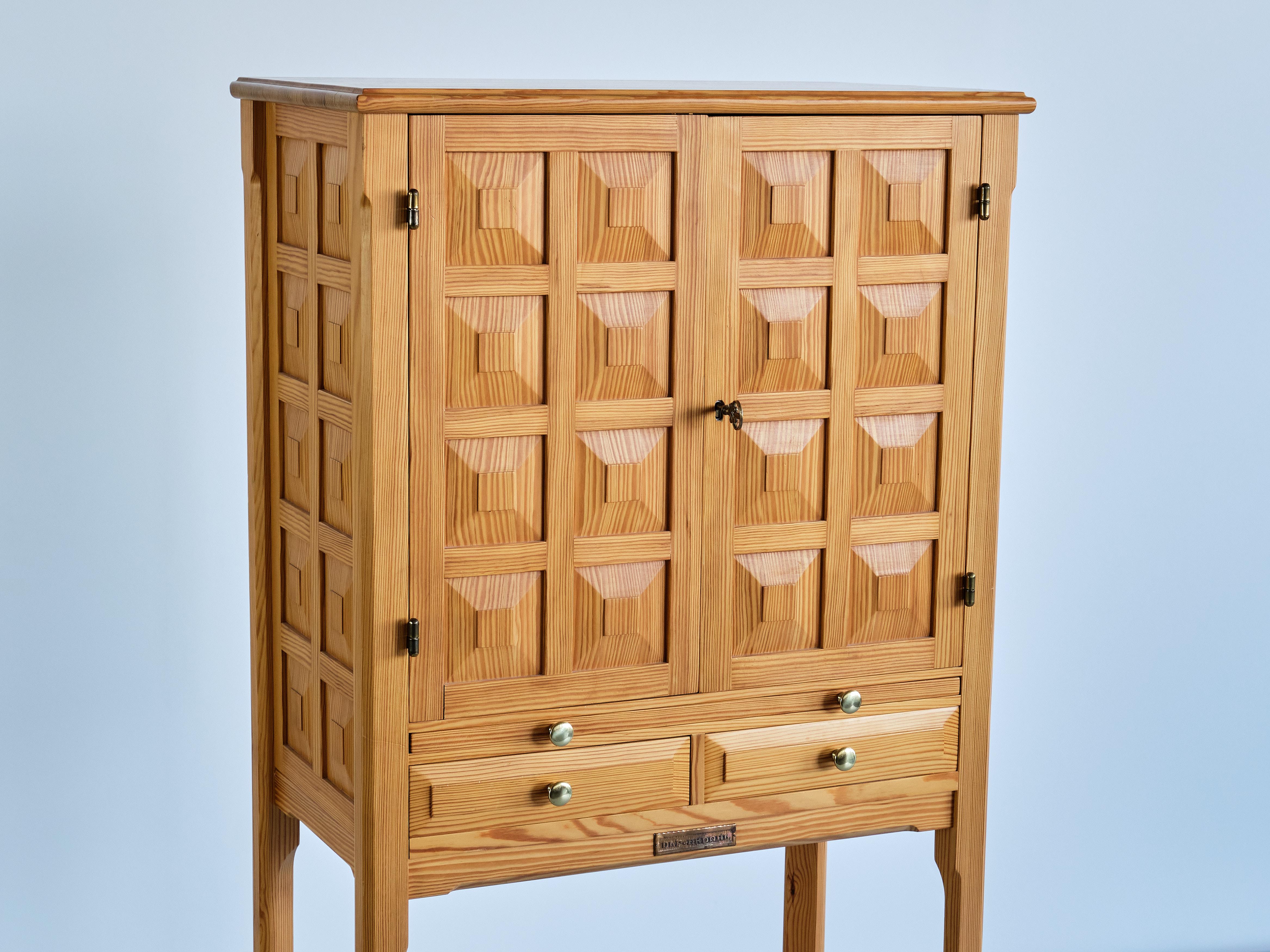 Scandinavian Modern Ulf Ekdahl Cabinet in Solid Pine Wood and Brass, Nybro, Sweden, 1979 For Sale