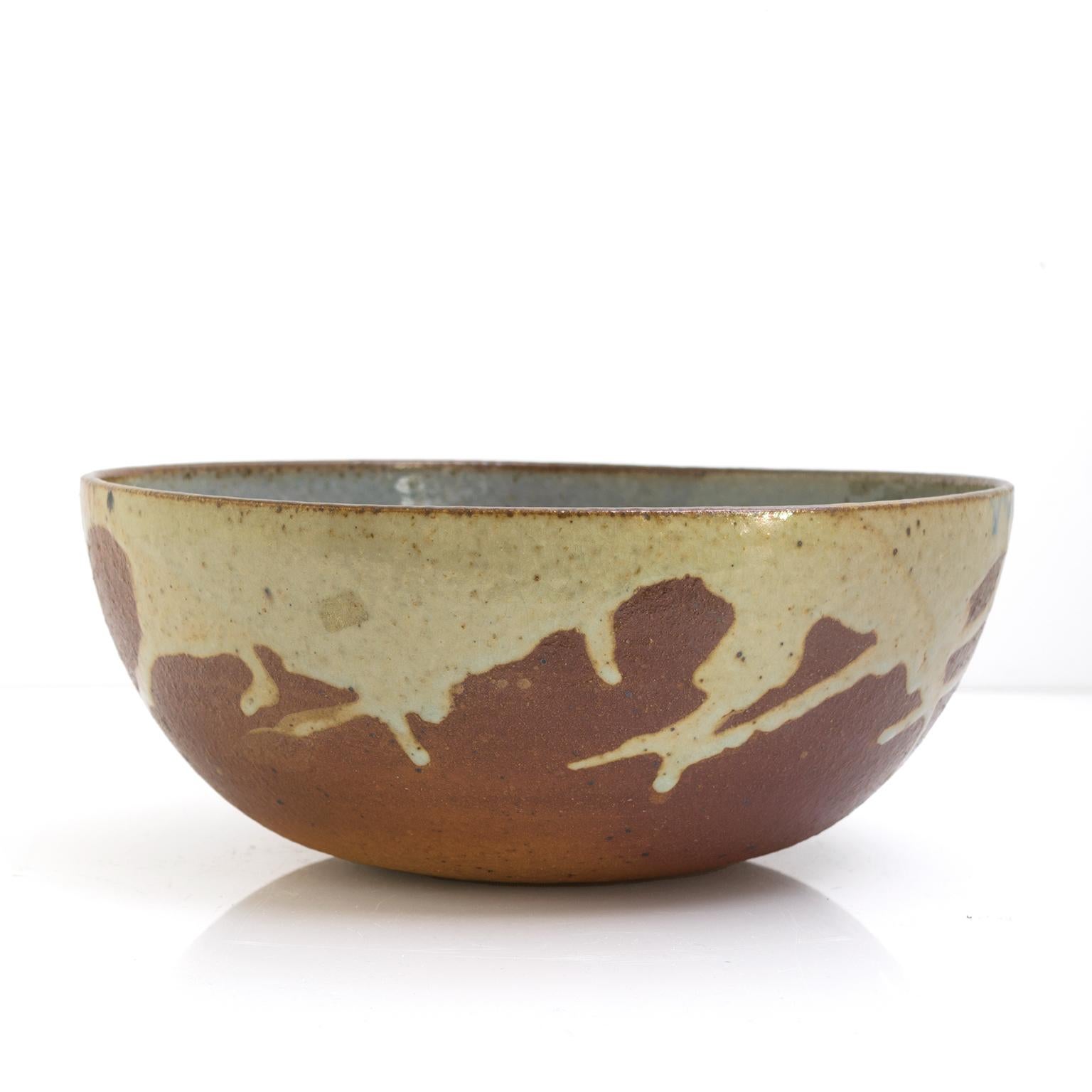 Scandinavian Modern Ulla & Gustav Kraitz Hand Thrown and Glazed Ceramic Bowl, Sweden, 1976 For Sale