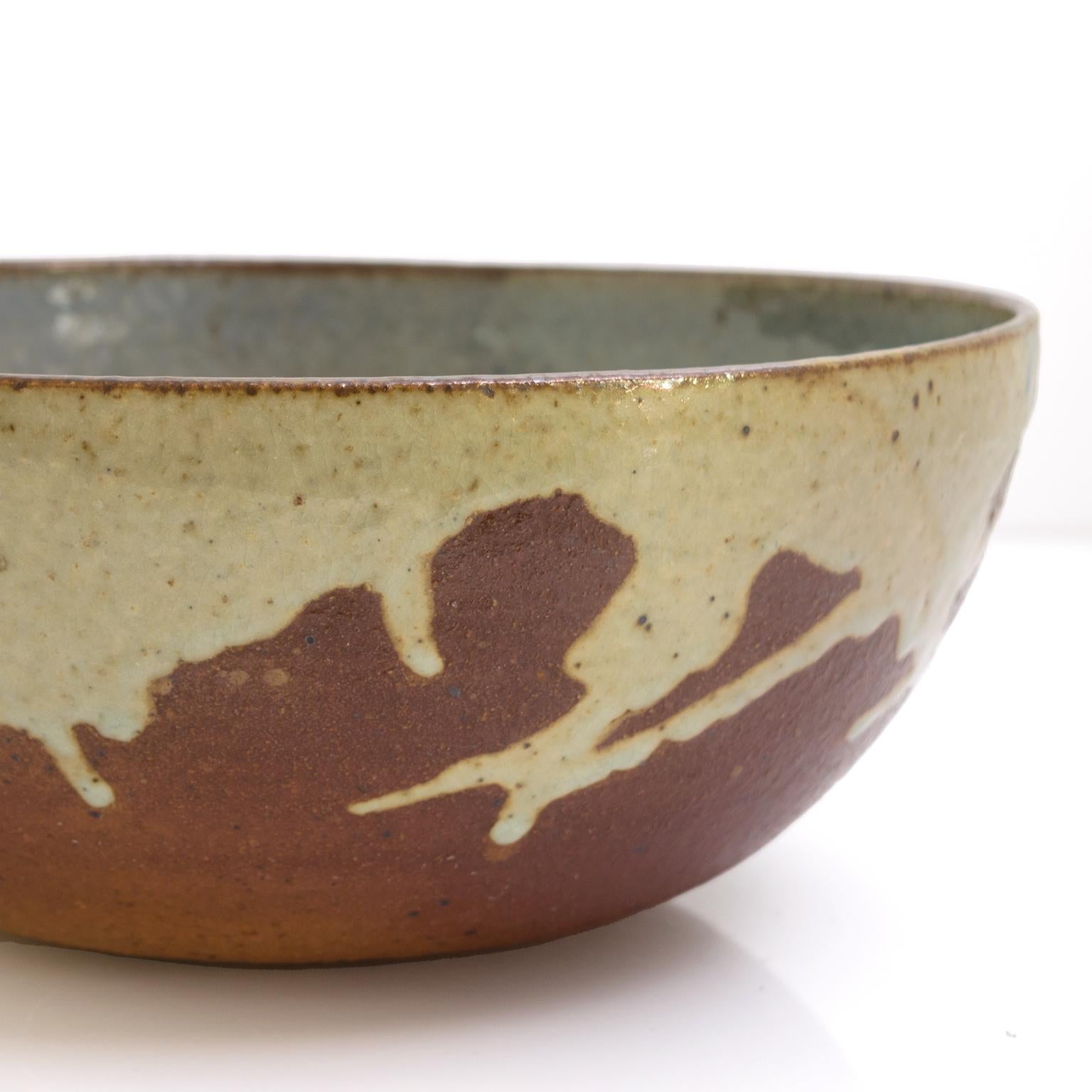 Scandinavian Ulla & Gustav Kraitz Hand Thrown and Glazed Ceramic Bowl, Sweden, 1976 For Sale