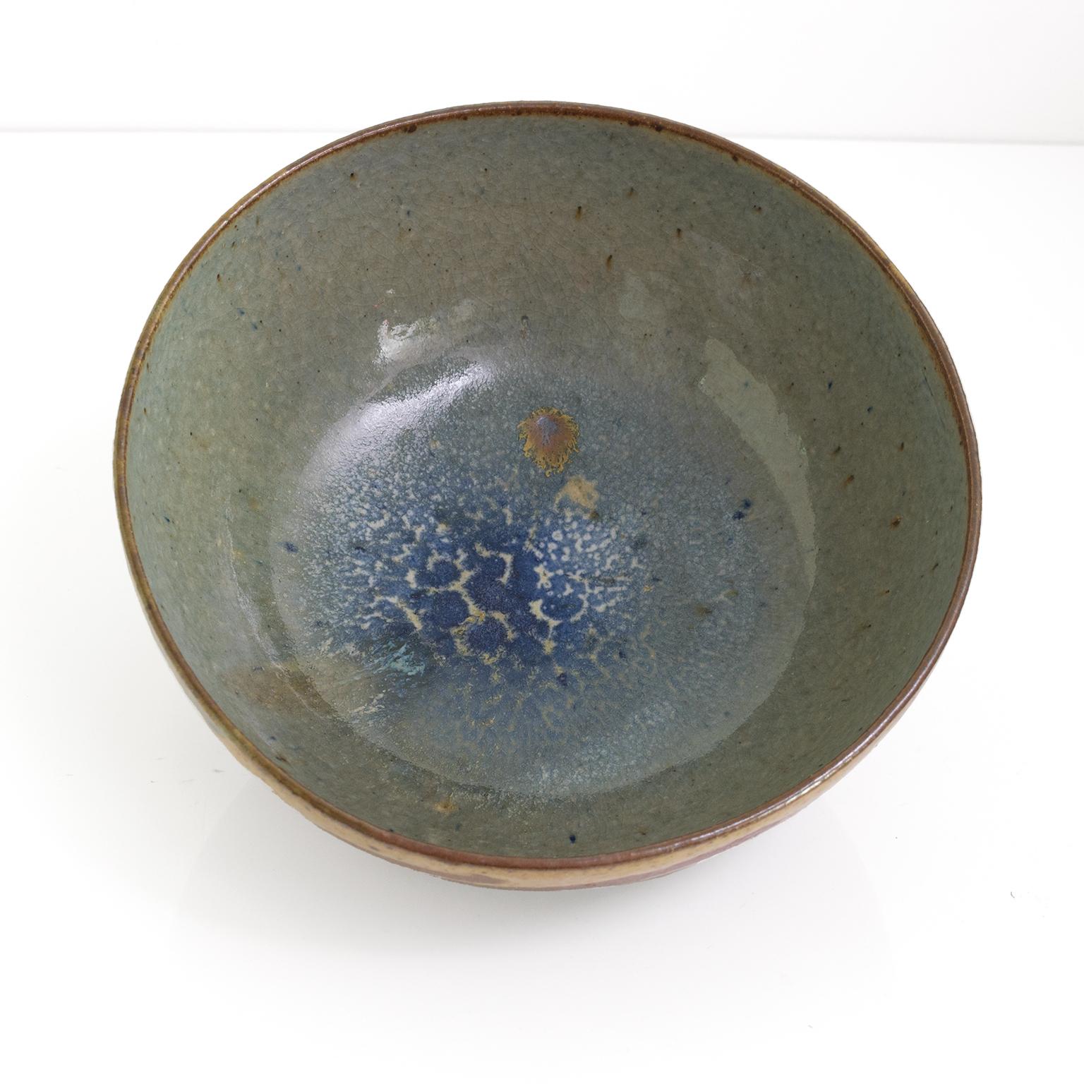 Ulla & Gustav Kraitz Hand Thrown and Glazed Ceramic Bowl, Sweden, 1976 For Sale 2