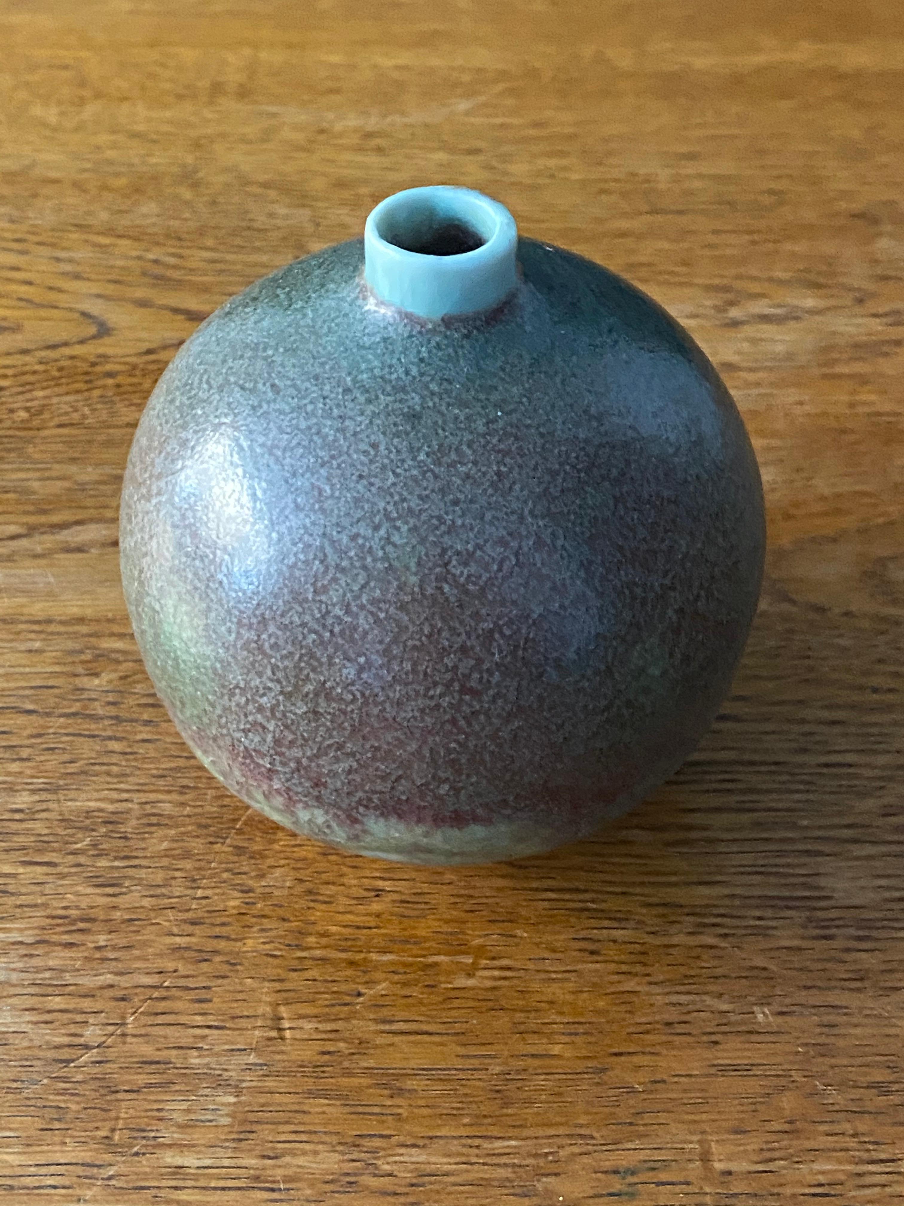 Ulla Och Gustav Kraitz, Unique Small Studio Vase, Stoneware, Sweden, 1976 In Good Condition In High Point, NC