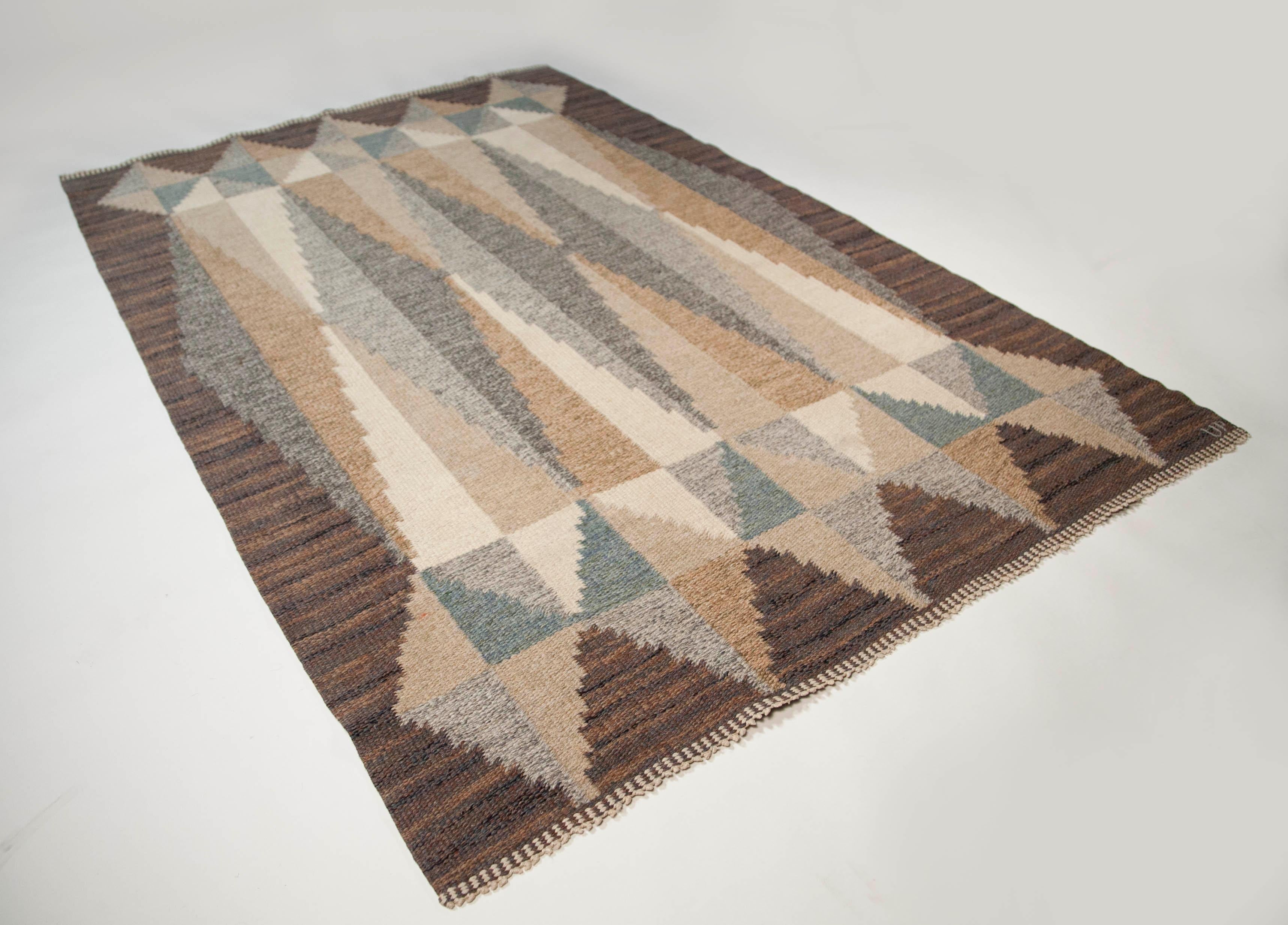 Ulla Parkdah Swedish flat-weave rug, signed UP, Sweden, 1960s

This is an excellent example of Ulla Parkdal as a master weaver of exquisite Swedish rug designs. With a distinctly midcentury geometric design, the Grey and tan tones intersect in