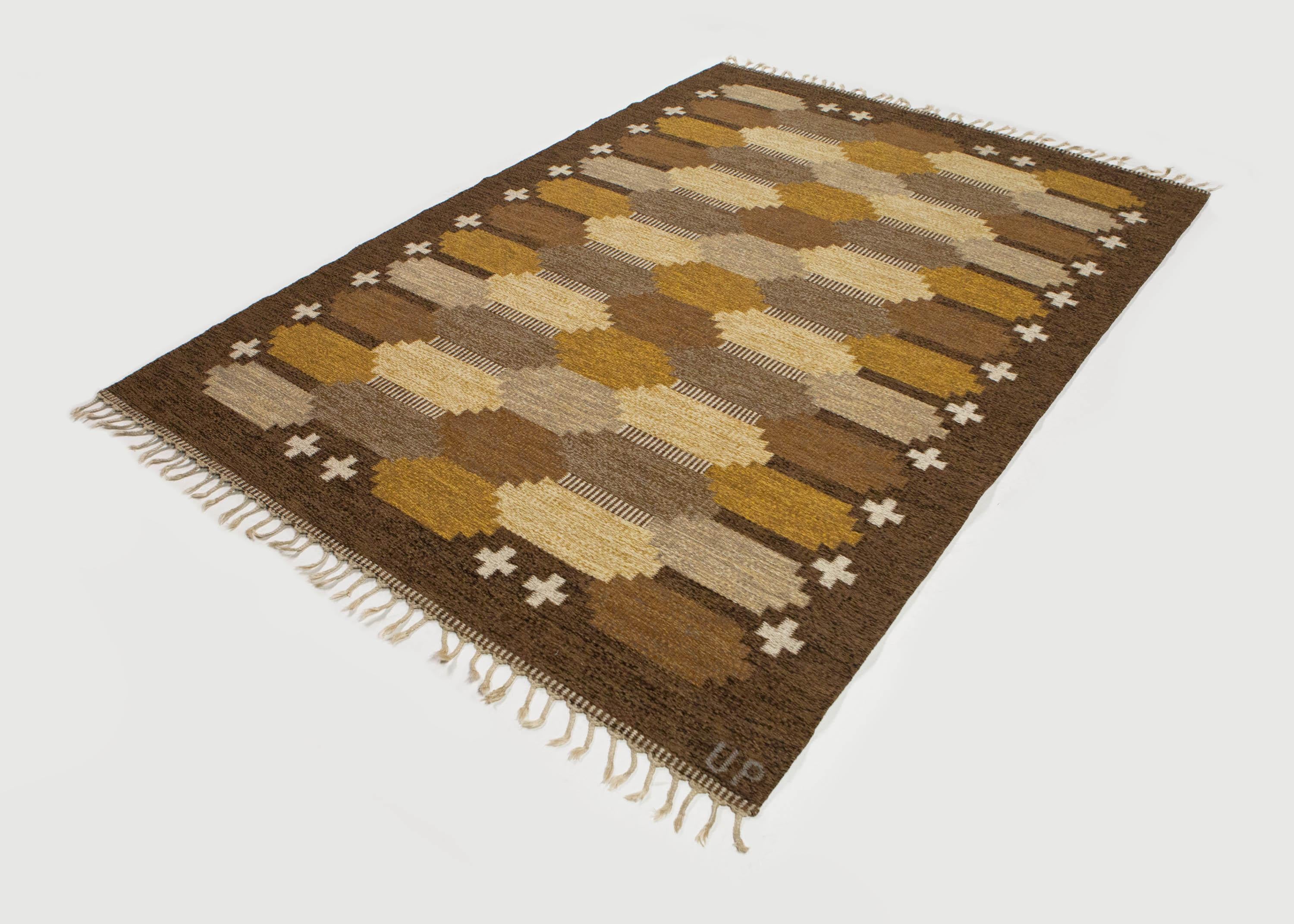 Ulla Parkdal Brown Swedish flat weave hand woven rug signed up Sweden 1960's

A dark brown melange ground with dense rows of stepped medallions in a variety of brown, yellow, grey and ivory nuances. A framework of ivory geometric shapes.

