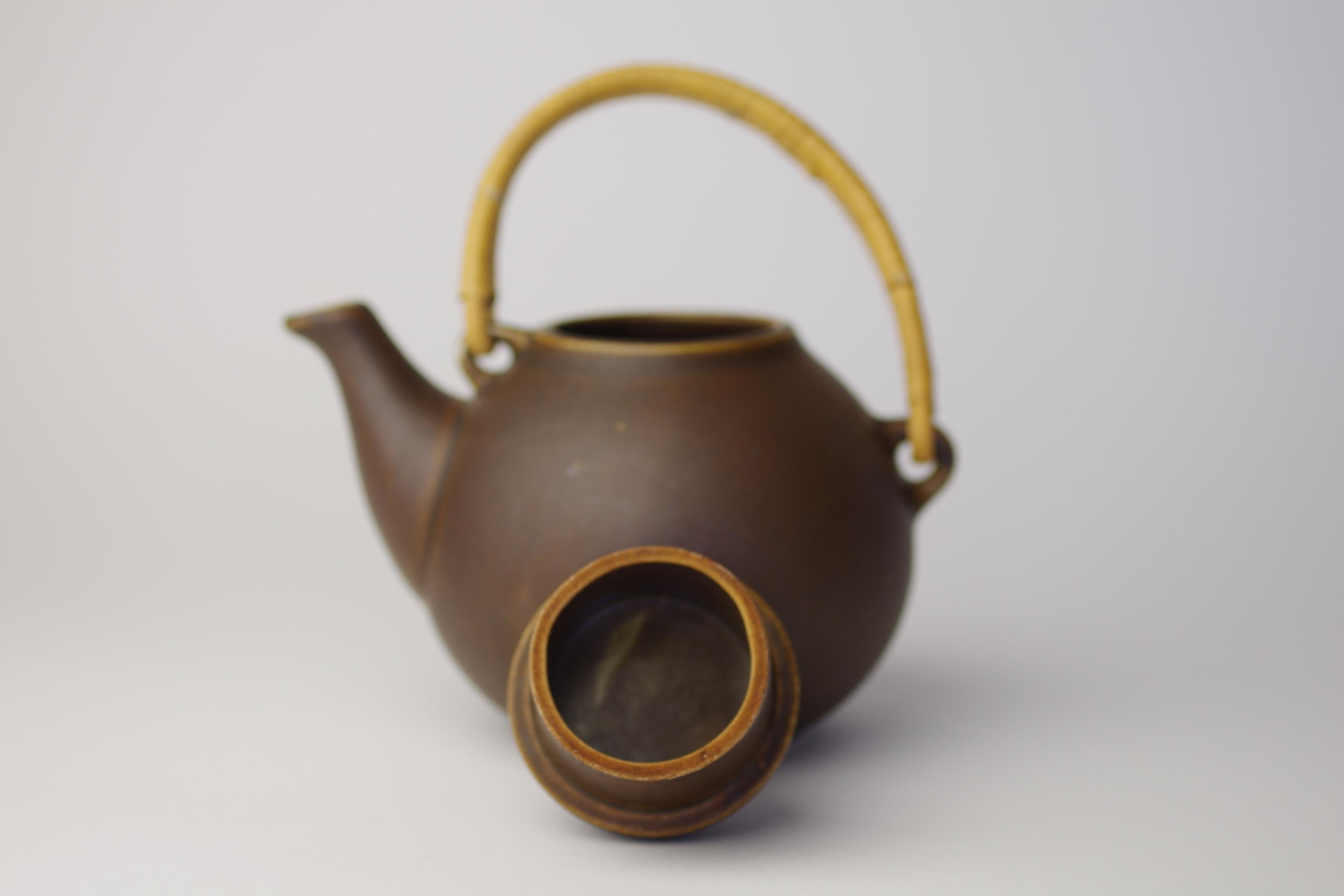 Finnish Ulla Procopé, Arabia, Brown Teapot For Sale