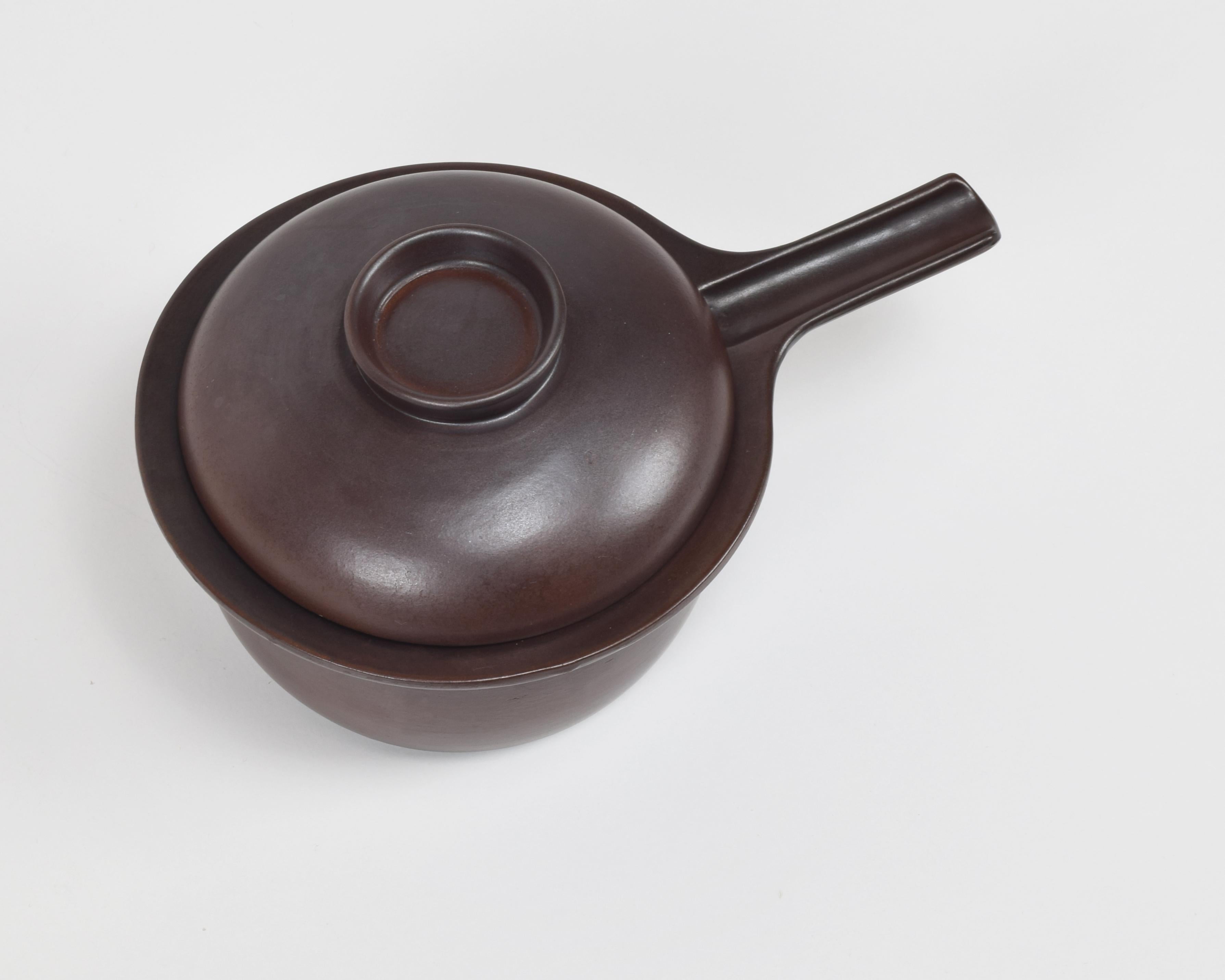 Mid-Century Modern Ulla Procopé, Arabia Finland, oven/cooking pot 1957, mid-century super condition For Sale