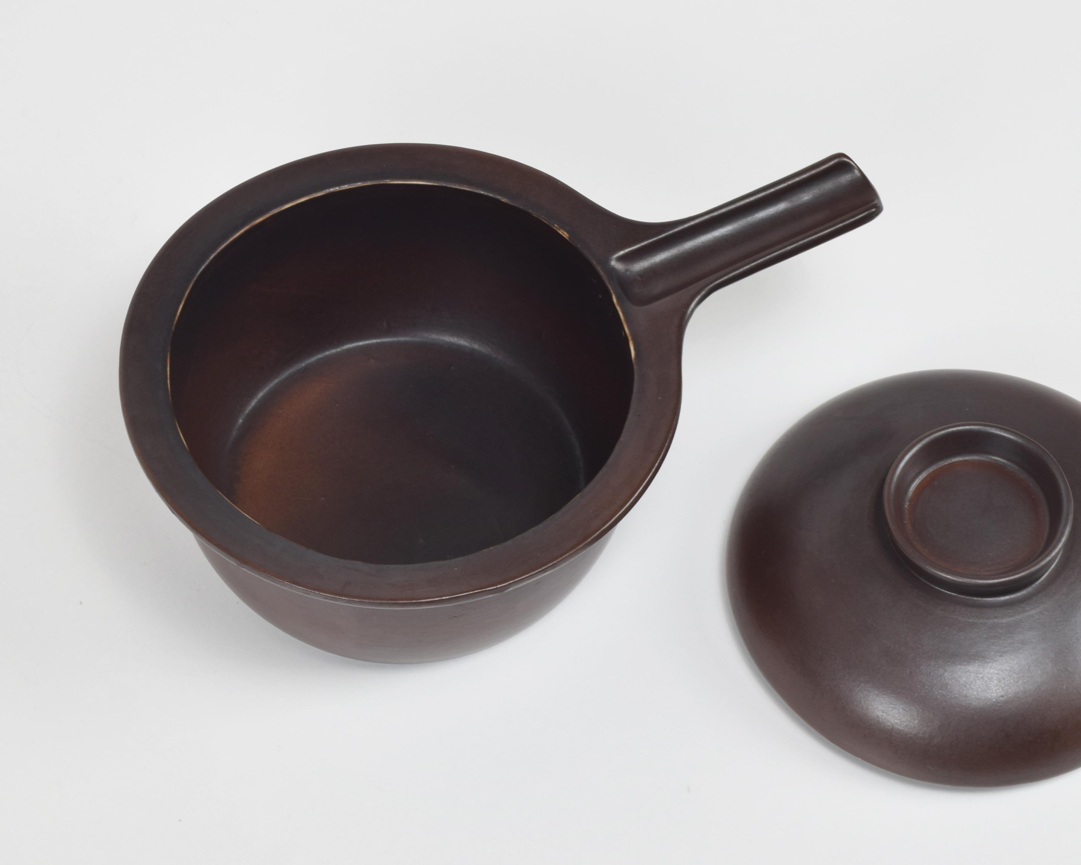 Finnish Ulla Procopé, Arabia Finland, oven/cooking pot 1957, mid-century super condition For Sale