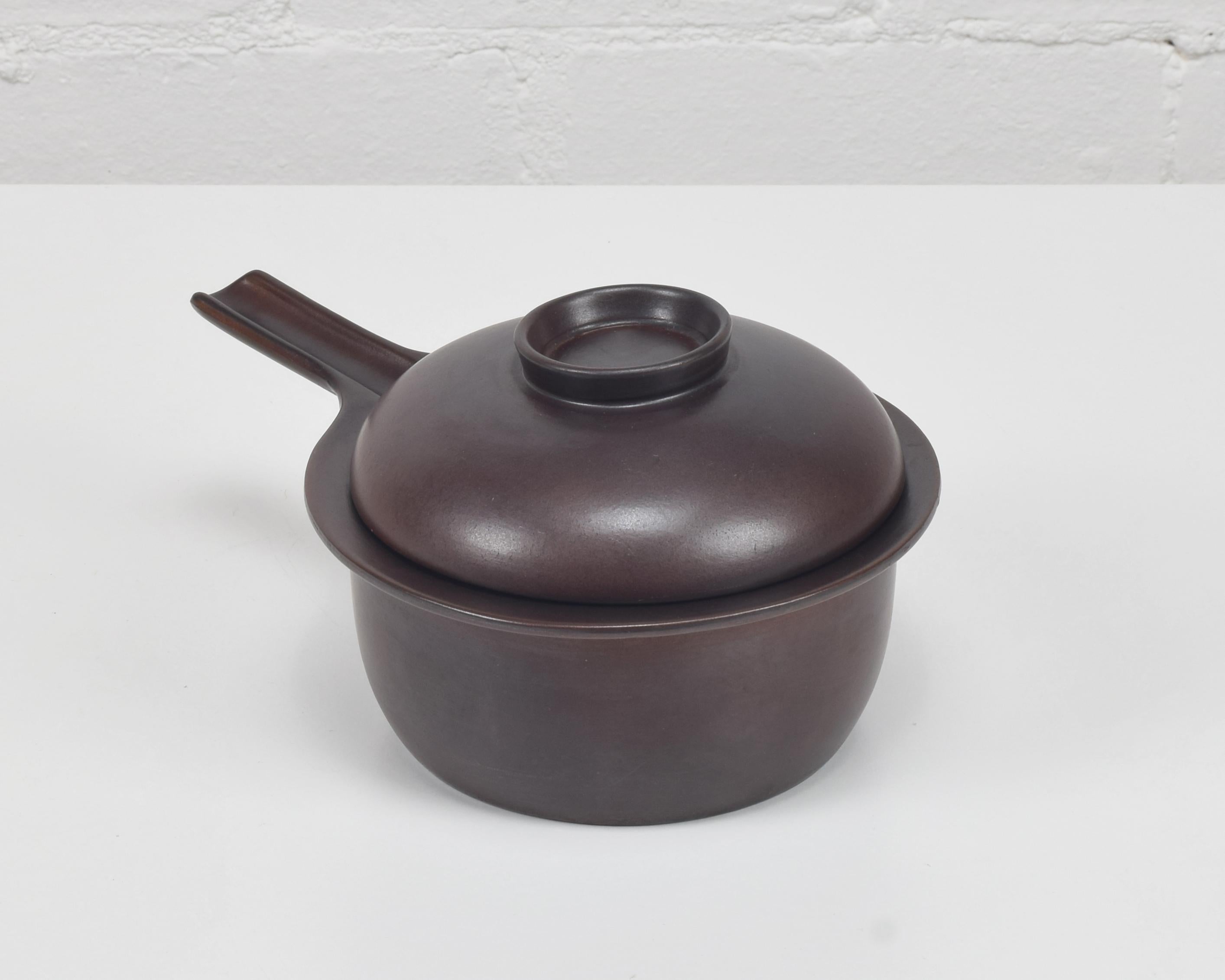 Mid-20th Century Ulla Procopé, Arabia Finland, oven/cooking pot 1957, mid-century super condition For Sale