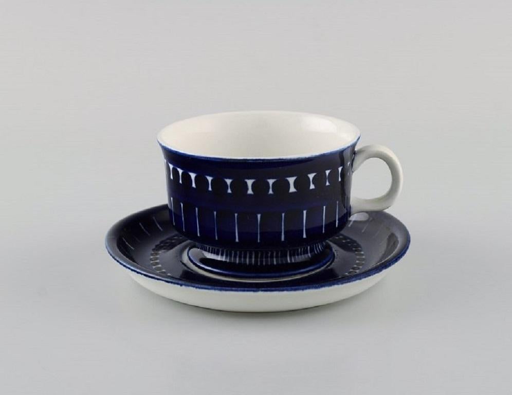 Ulla Procope for Arabia. 
Four Valencia teacups with saucers in hand-painted porcelain. 
1960s.
The cup measures: 7.5 x 4.8 cm.
Saucer diameter: 11.5 cm.
In excellent condition.
Signed.