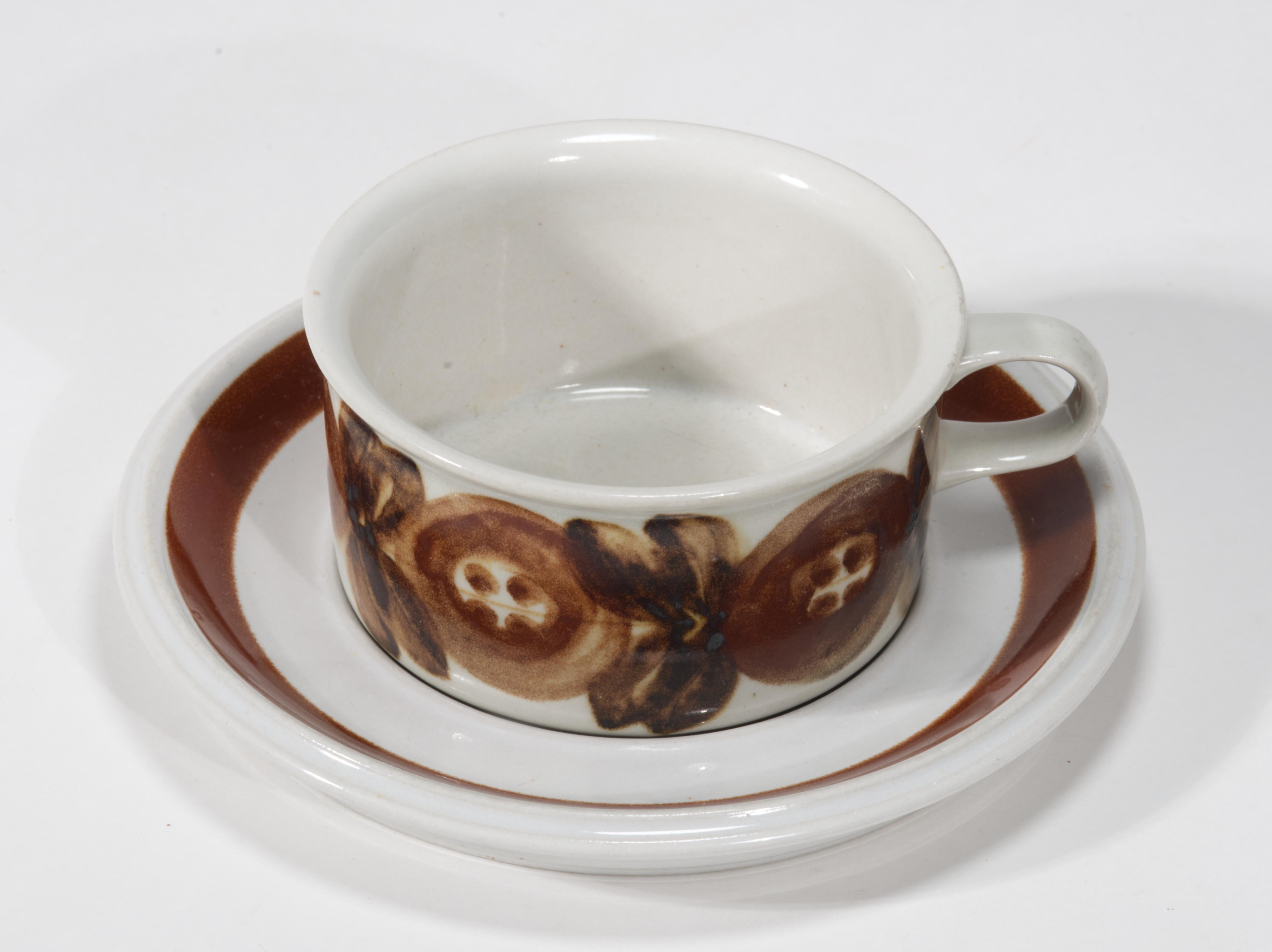 Mid-Century Modern Ulla Procopé for Arabia Rosmarin Tea Service for 4 & Teapot, 1960s For Sale