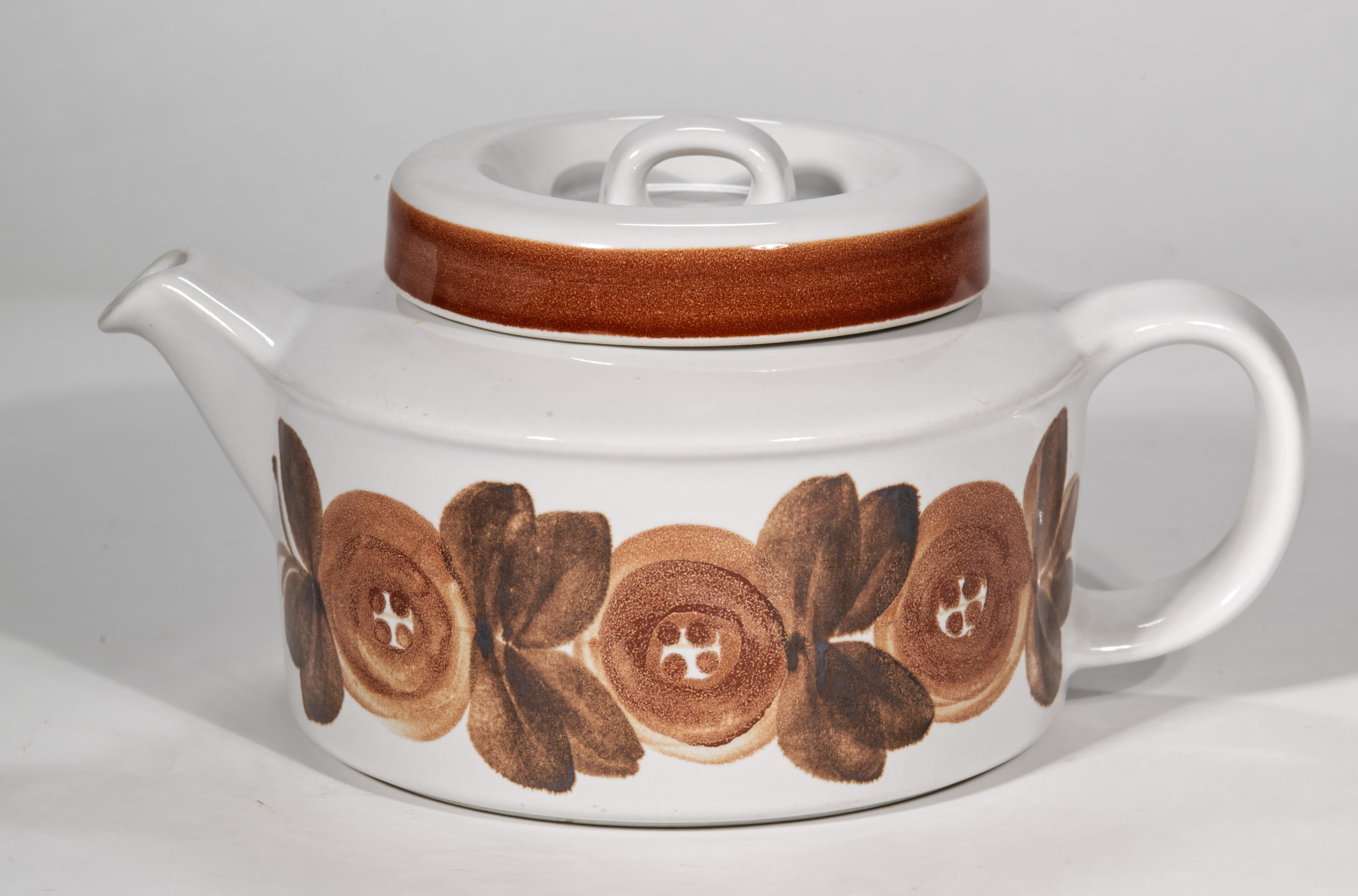 Ulla Procopé for Arabia Rosmarin Tea Service for 4 & Teapot, 1960s For Sale 1
