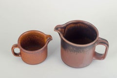 Ulla Procopé for Arabia. Two stoneware pitchers with brown glaze. 1970s.