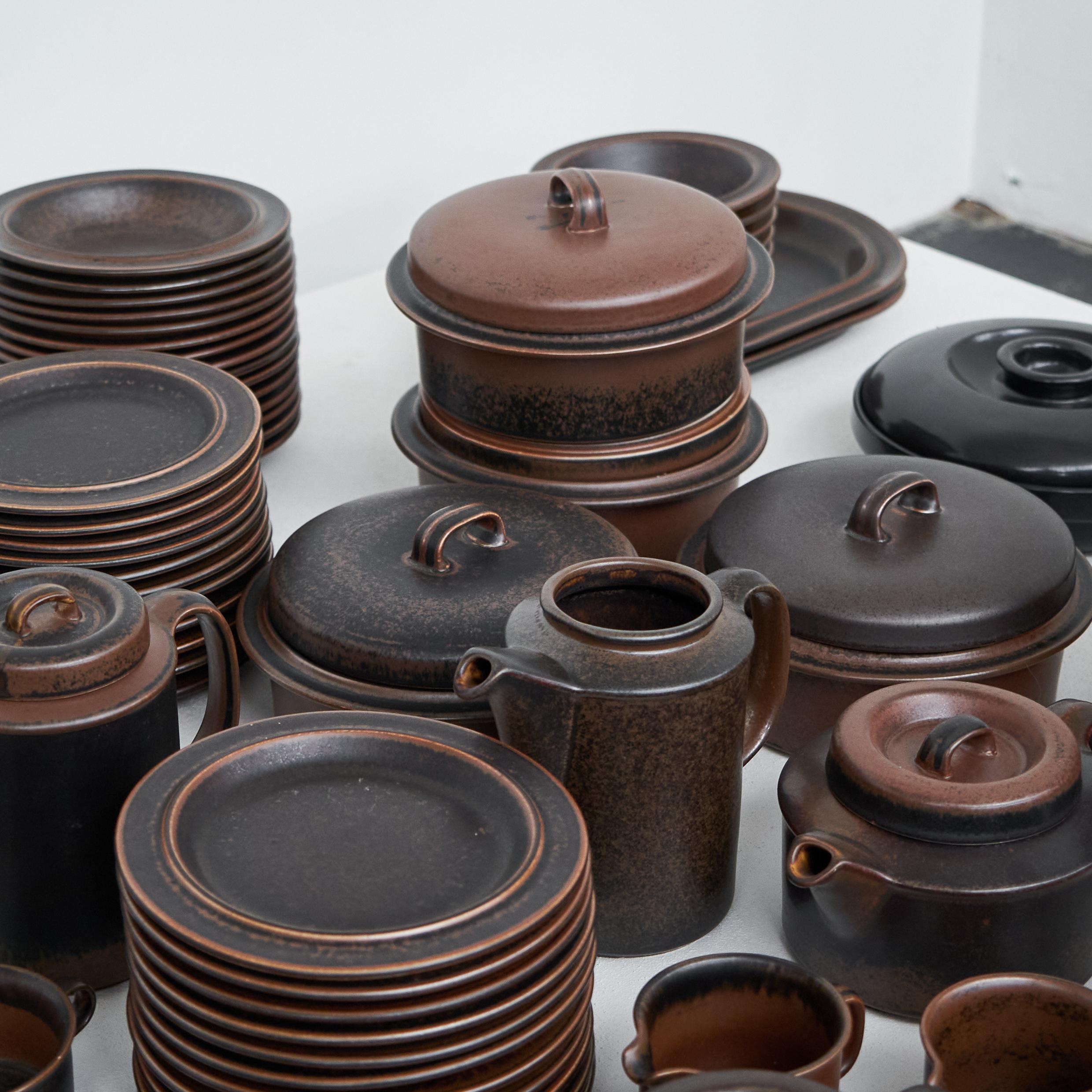Ulla Procopé Monumental 172 Pezzi Set di stoviglie iconiche Arabia Ruska 1970s in vendita 6