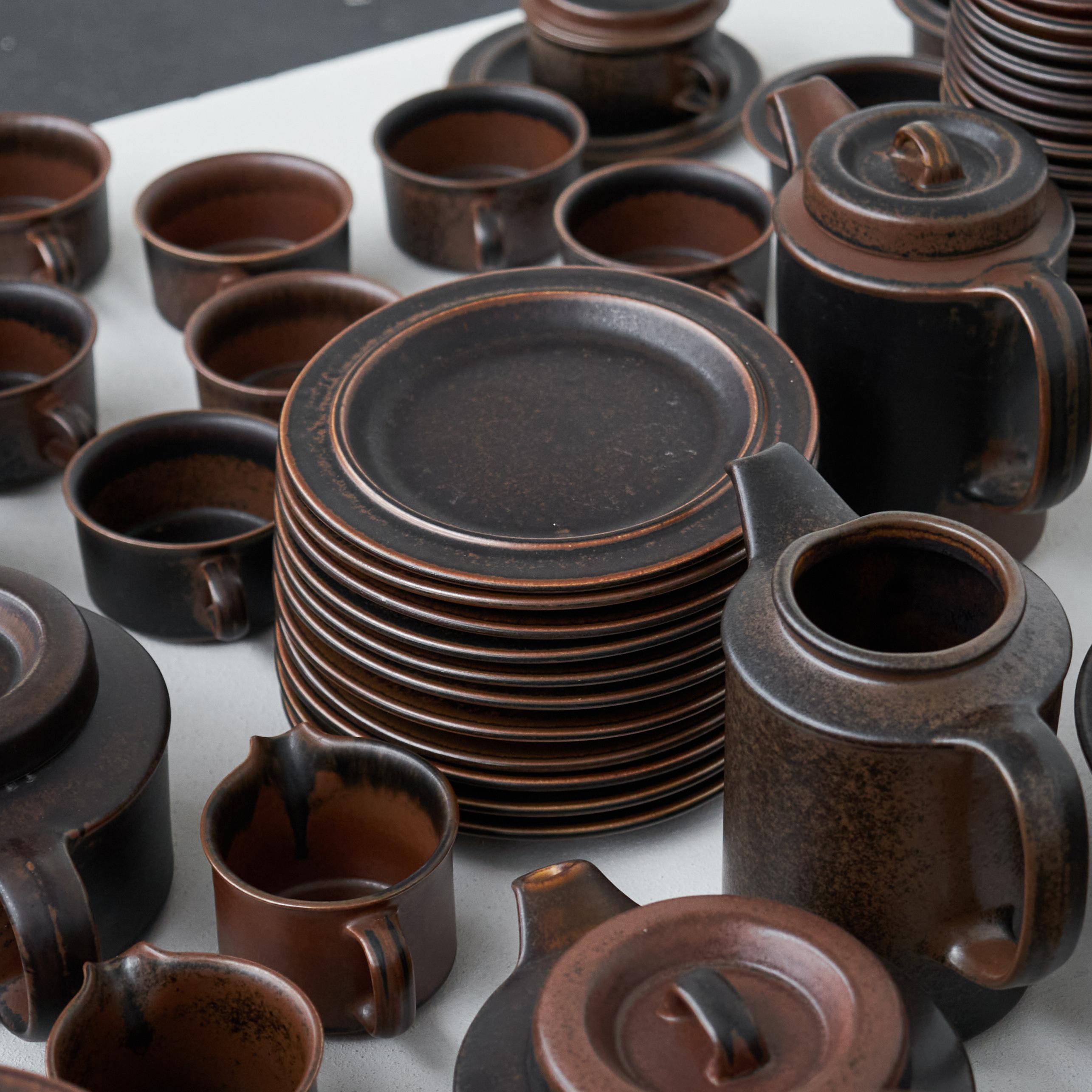 Ulla Procopé Monumental 172 Pezzi Set di stoviglie iconiche Arabia Ruska 1970s in vendita 10