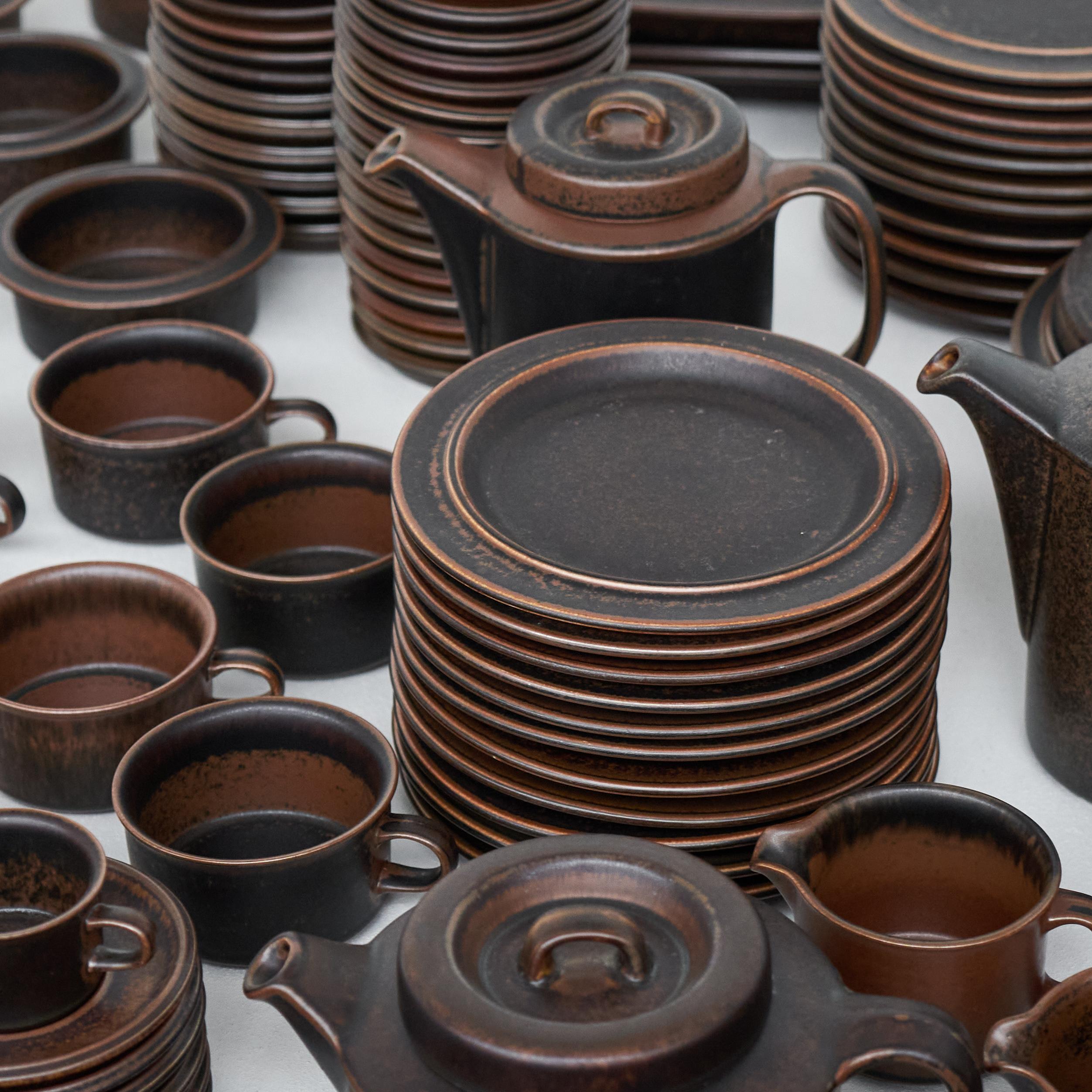 Ulla Procopé Monumental 172 Pezzi Set di stoviglie iconiche Arabia Ruska 1970s in vendita 12