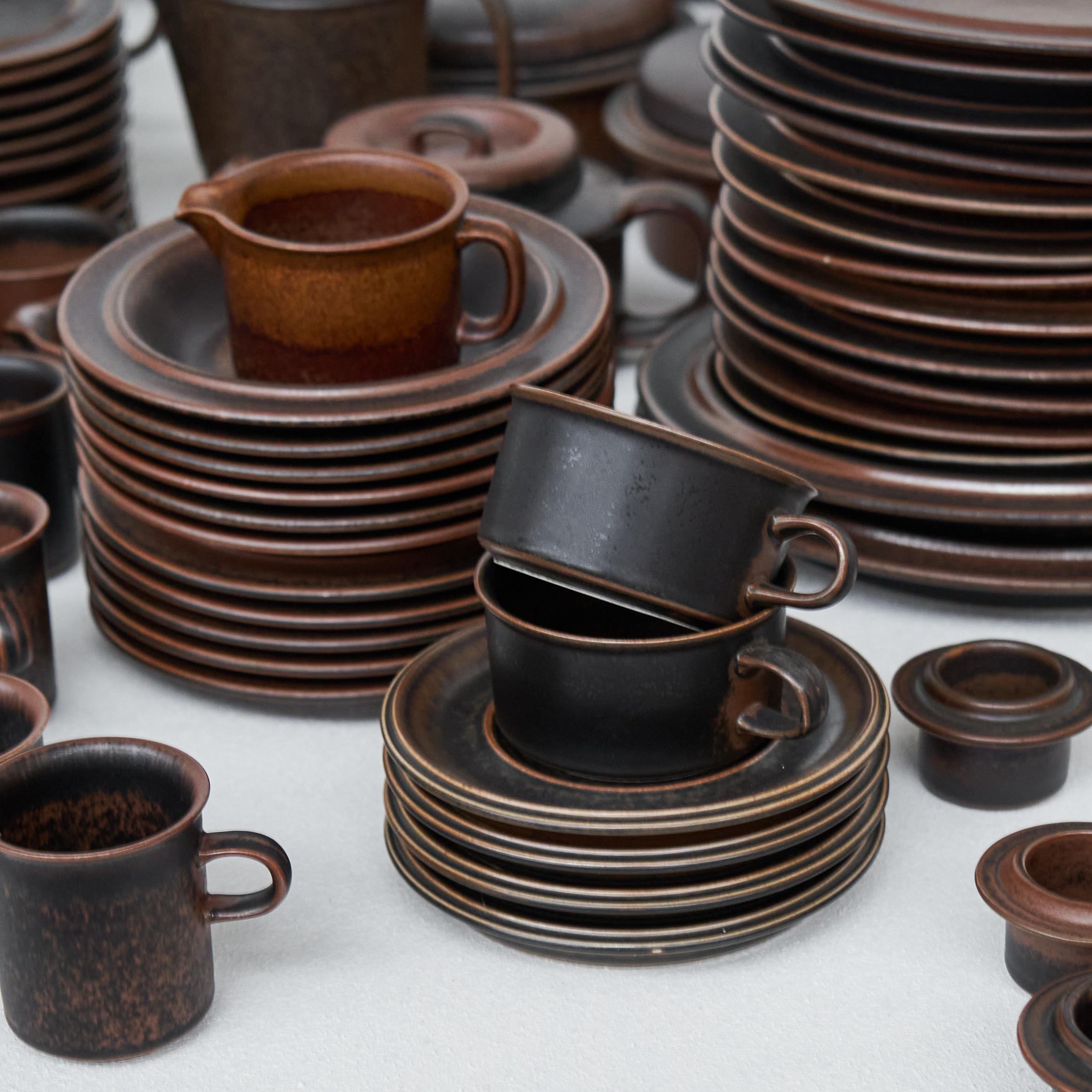 Grès porcellanato Ulla Procopé Monumental 172 Pezzi Set di stoviglie iconiche Arabia Ruska 1970s in vendita