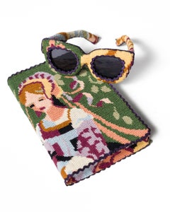 "Silencio", Retrato bordado de mujer con libro de pájaros y escultura de gafas de sol