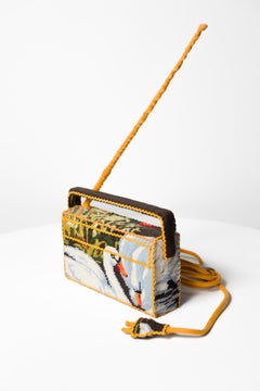 "Transistor Radio", Swan Stickerei auf einer alten Radio-Skulptur