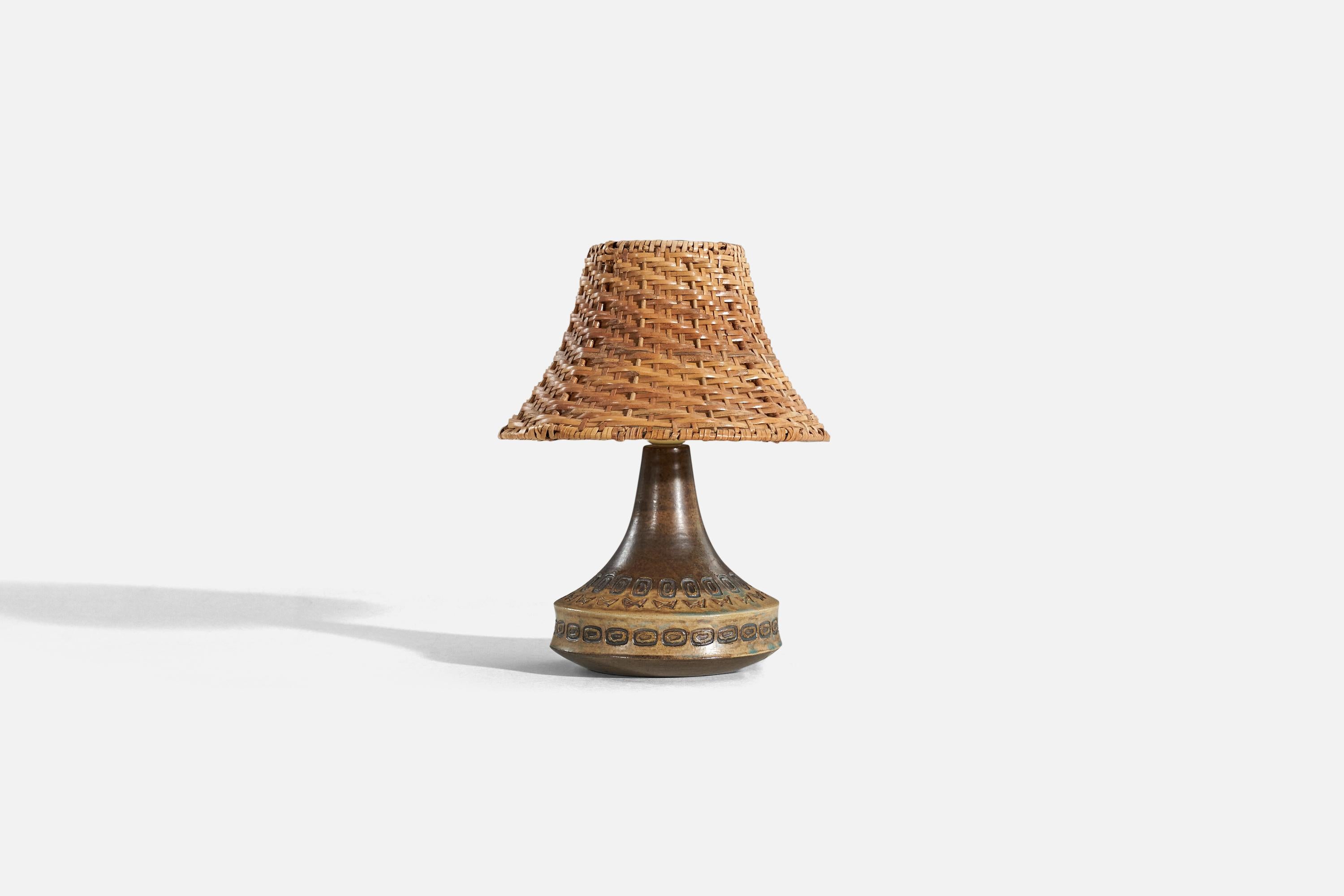 Mid-Century Modern Ulla Winbladh, Brown Table Lamp, Glazed Incised Stoneware, Sweden, 1950s