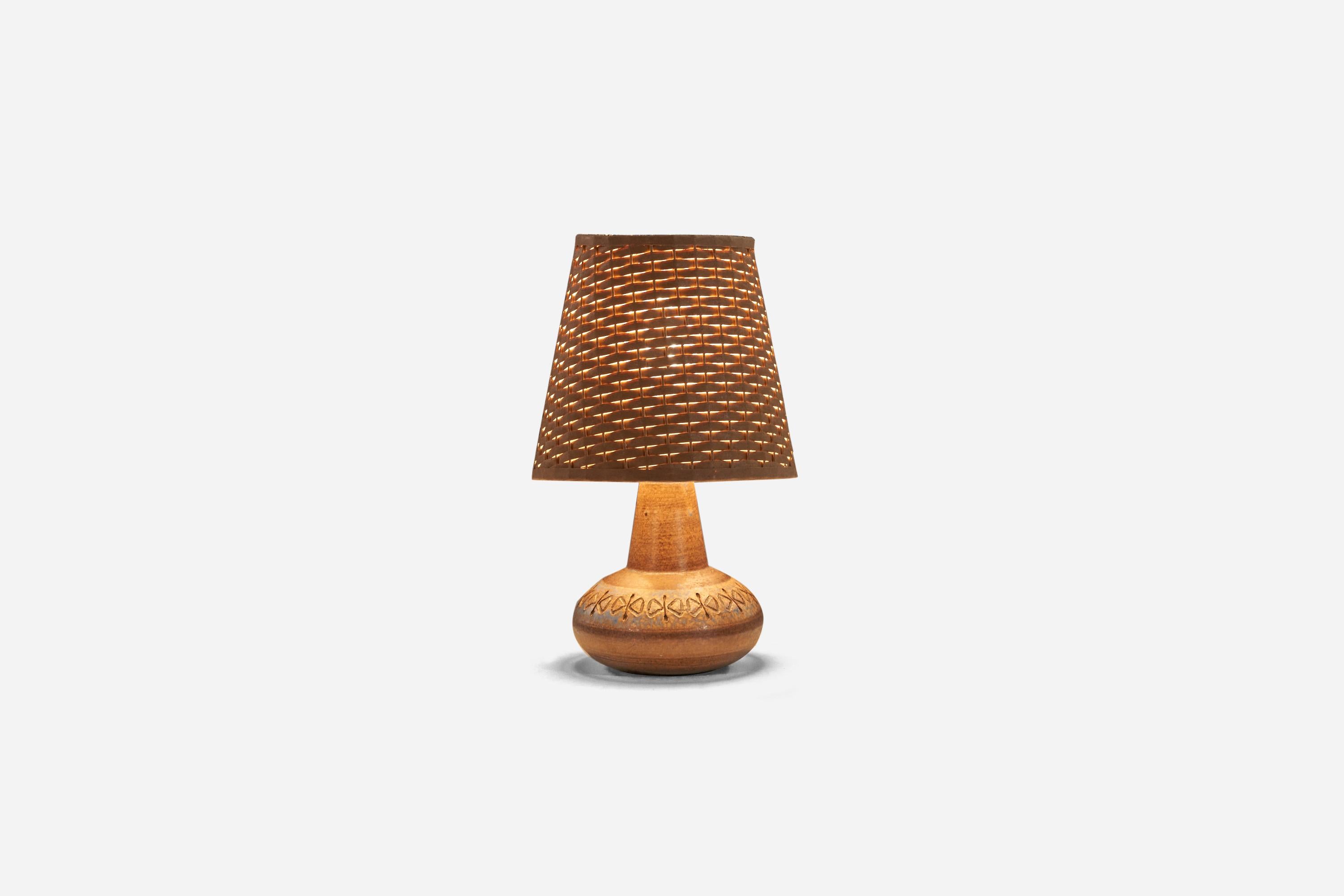 Swedish Ulla Winbladh, Brown Table Lamp, Glazed Incised Stoneware, Sweden, 1950s For Sale