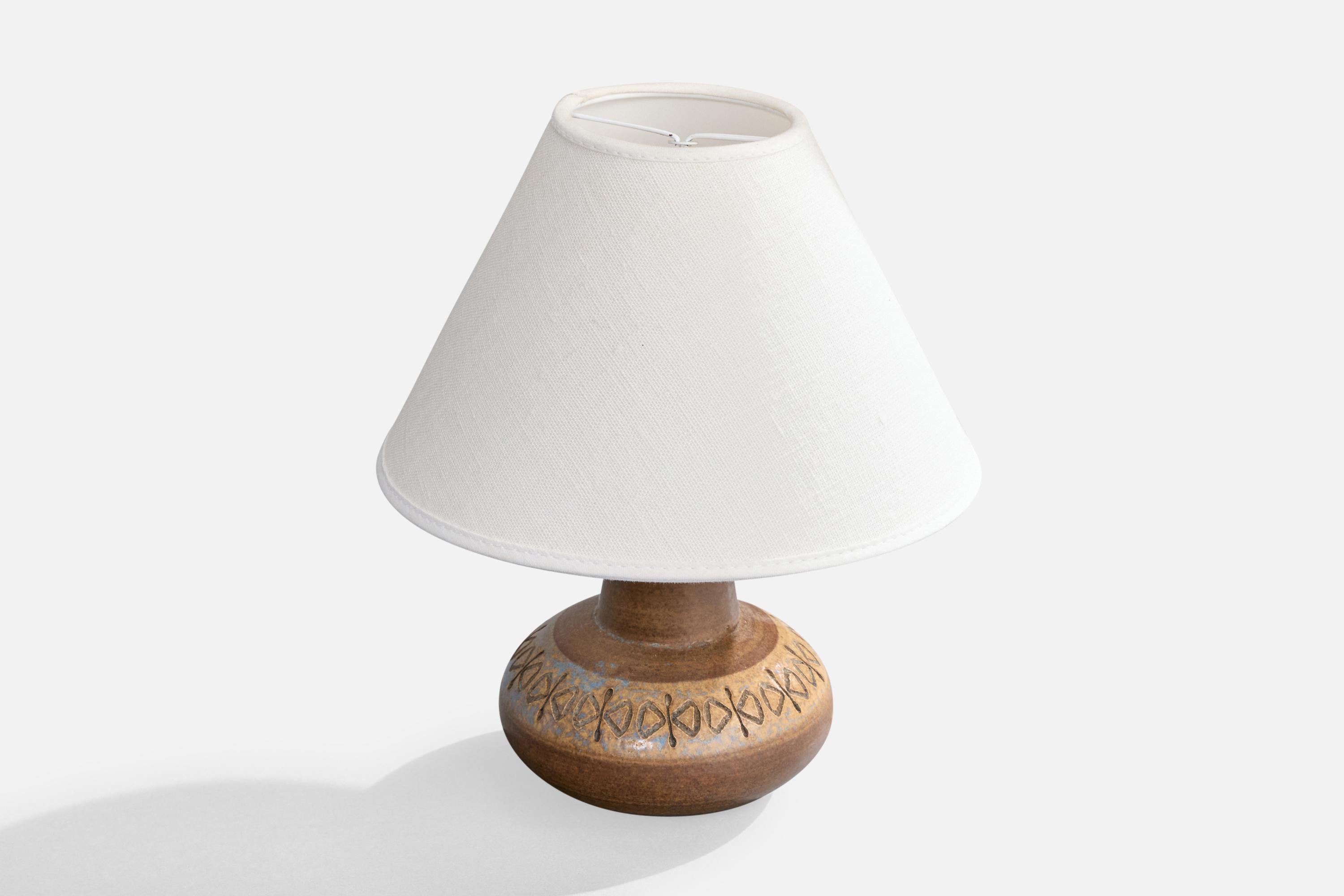 Mid-Century moderno Ulla Winbladh, Lampada da tavolo, Ceramica, Svezia, anni '60 in vendita