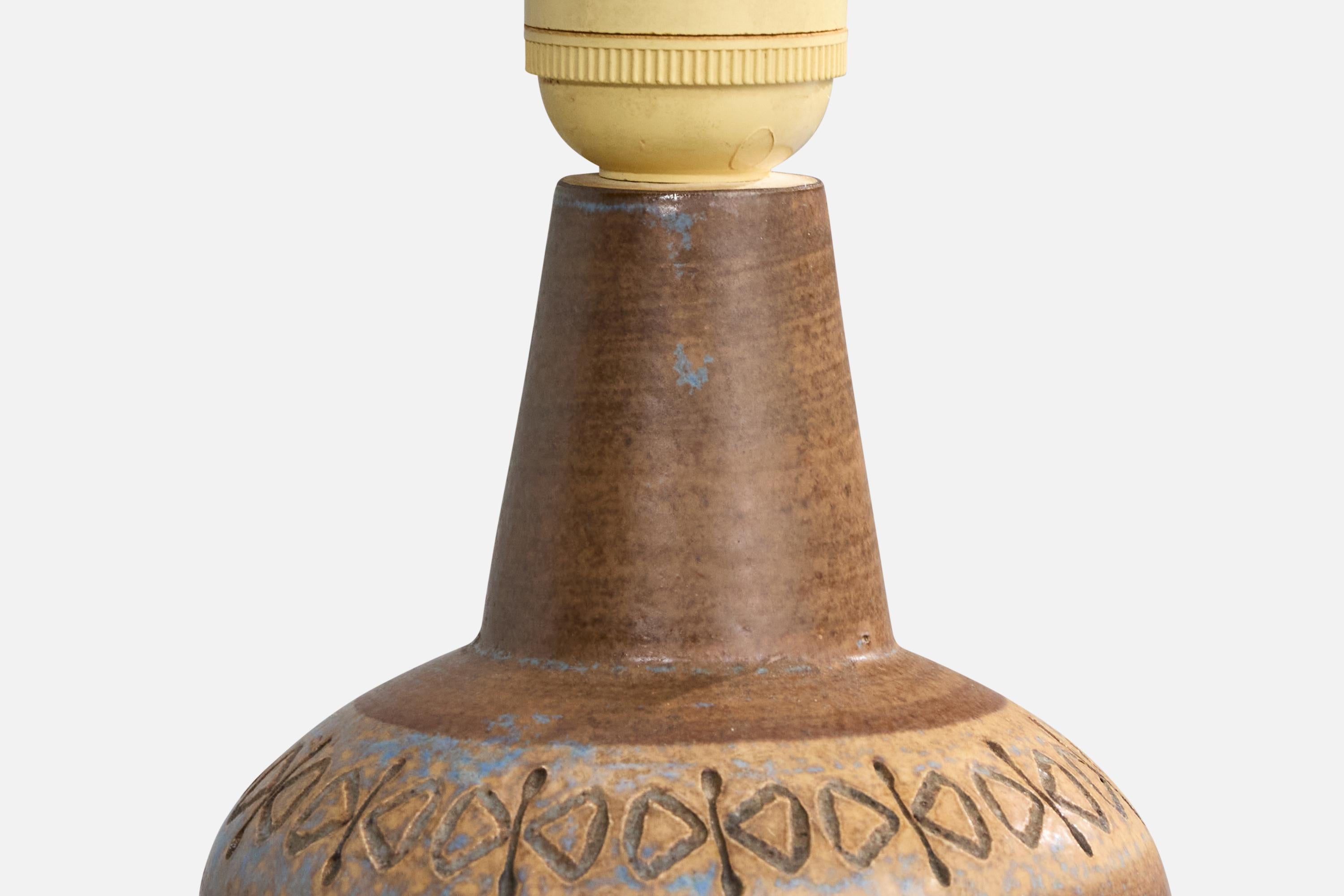 Ulla Winbladh, Lampada da tavolo, Ceramica, Svezia, anni '60 In condizioni buone in vendita a High Point, NC