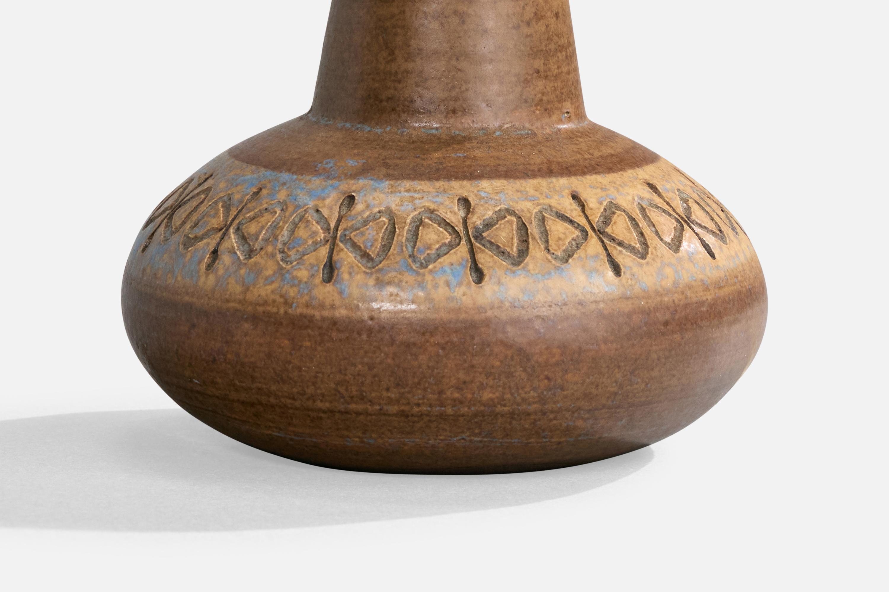 Metà XX secolo Ulla Winbladh, Lampada da tavolo, Ceramica, Svezia, anni '60 in vendita