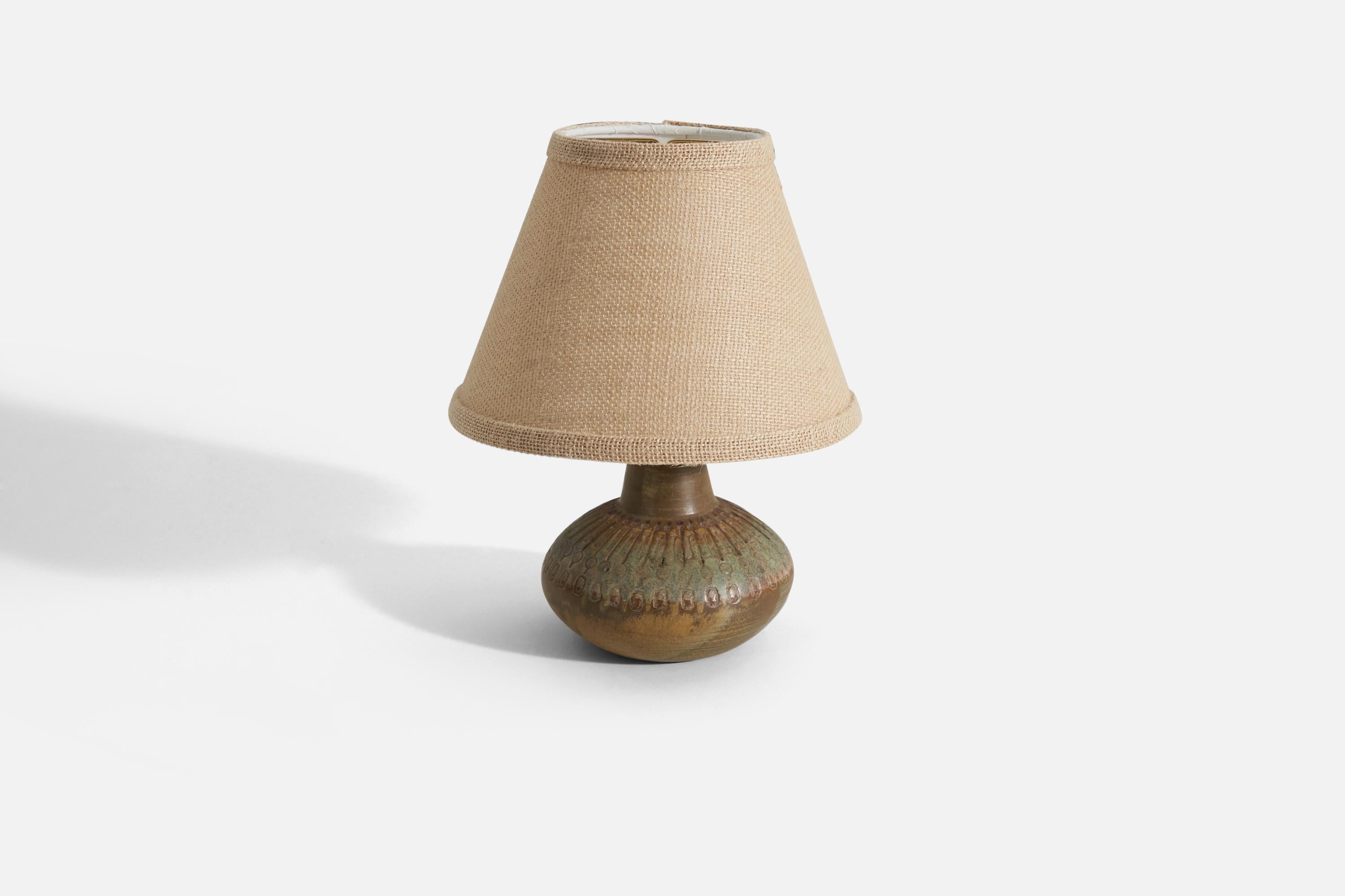Ulla Winbladh, Table Lamp, Glazed Incised Stoneware, Sweden, 1950s In Good Condition For Sale In High Point, NC