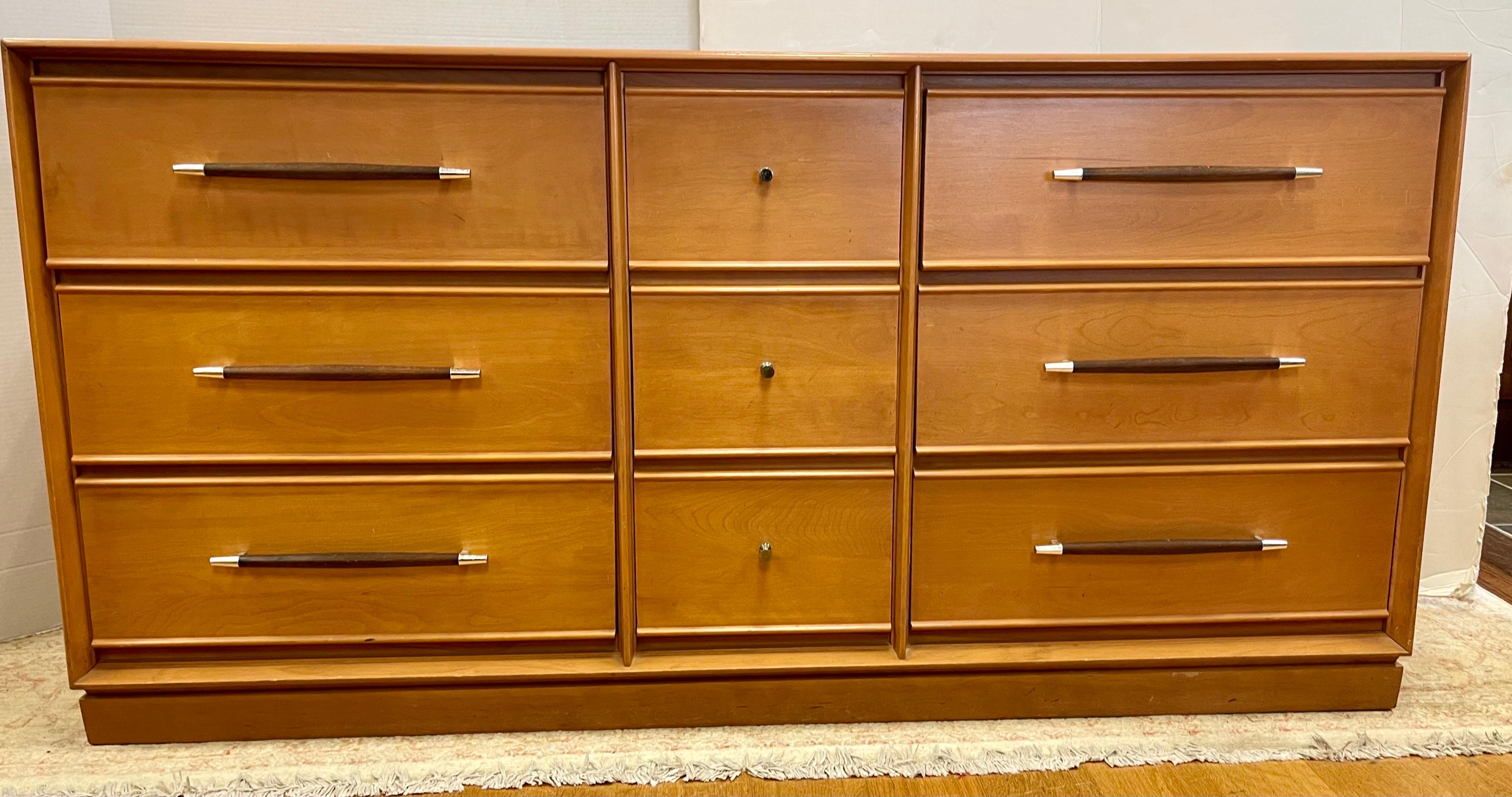 Rare Heywood Wakefield Mid-Century Modern 9 Drawer Dresser Chest of Drawers In Good Condition In West Hartford, CT