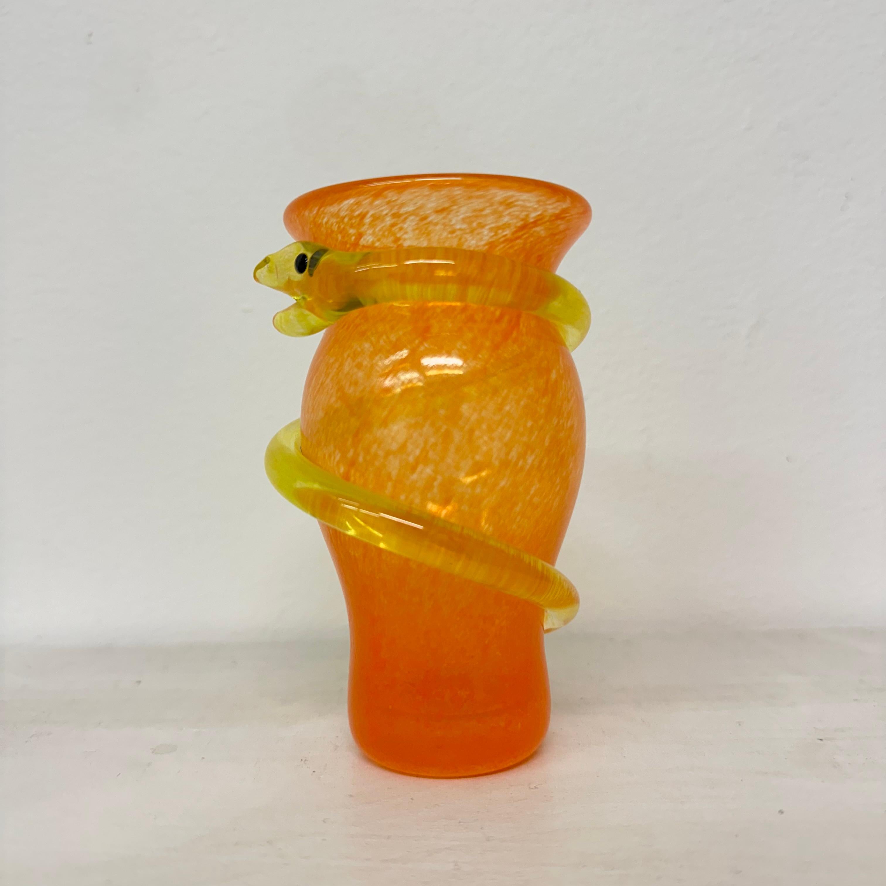Ulrica Hydman für Kosta Boda Miniatur-Vase Schlange, 1980er Jahre Schweden im Angebot 4
