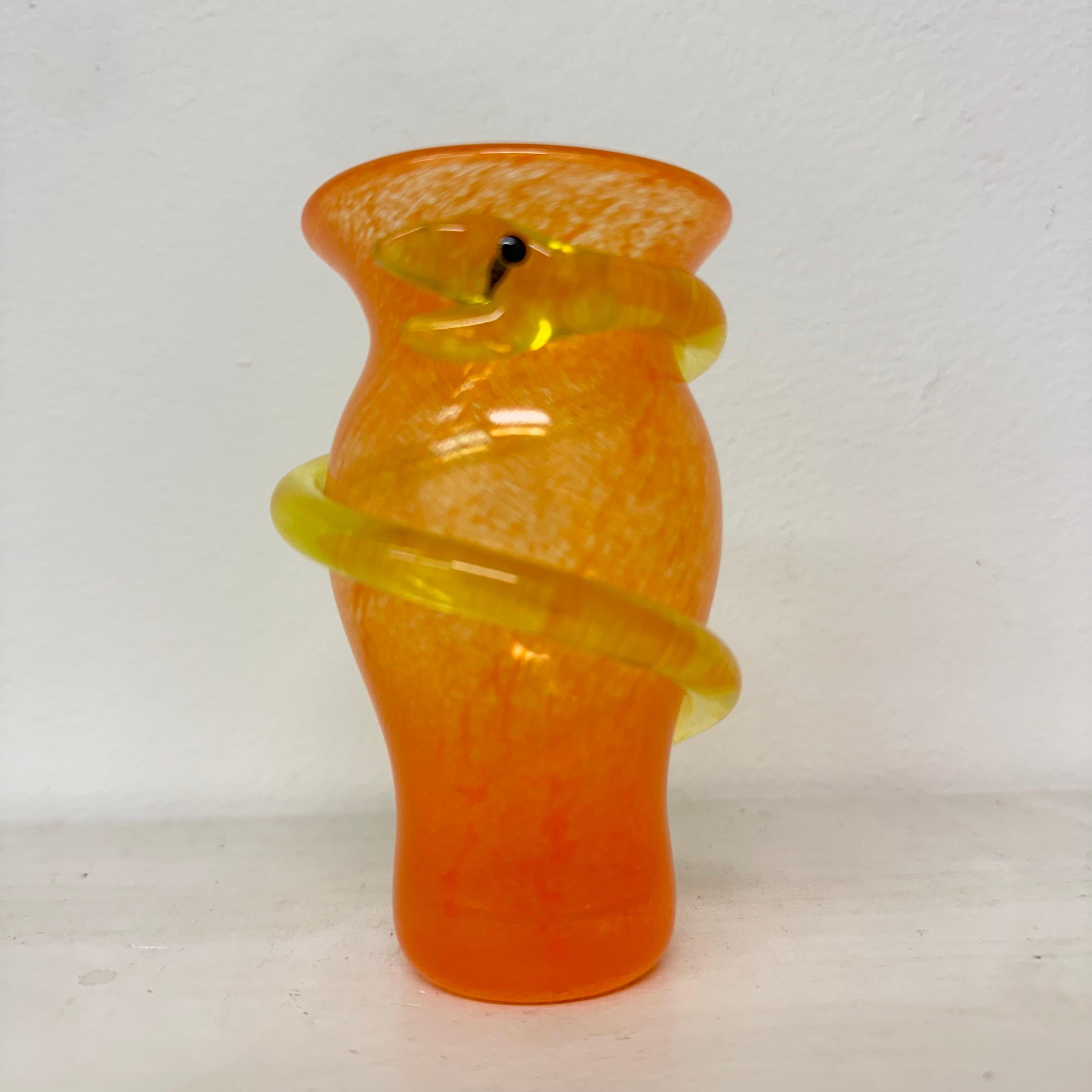 Ulrica Hydman für Kosta Boda Miniatur-Vase Schlange, 1980er Jahre Schweden im Zustand „Gut“ im Angebot in Delft, NL