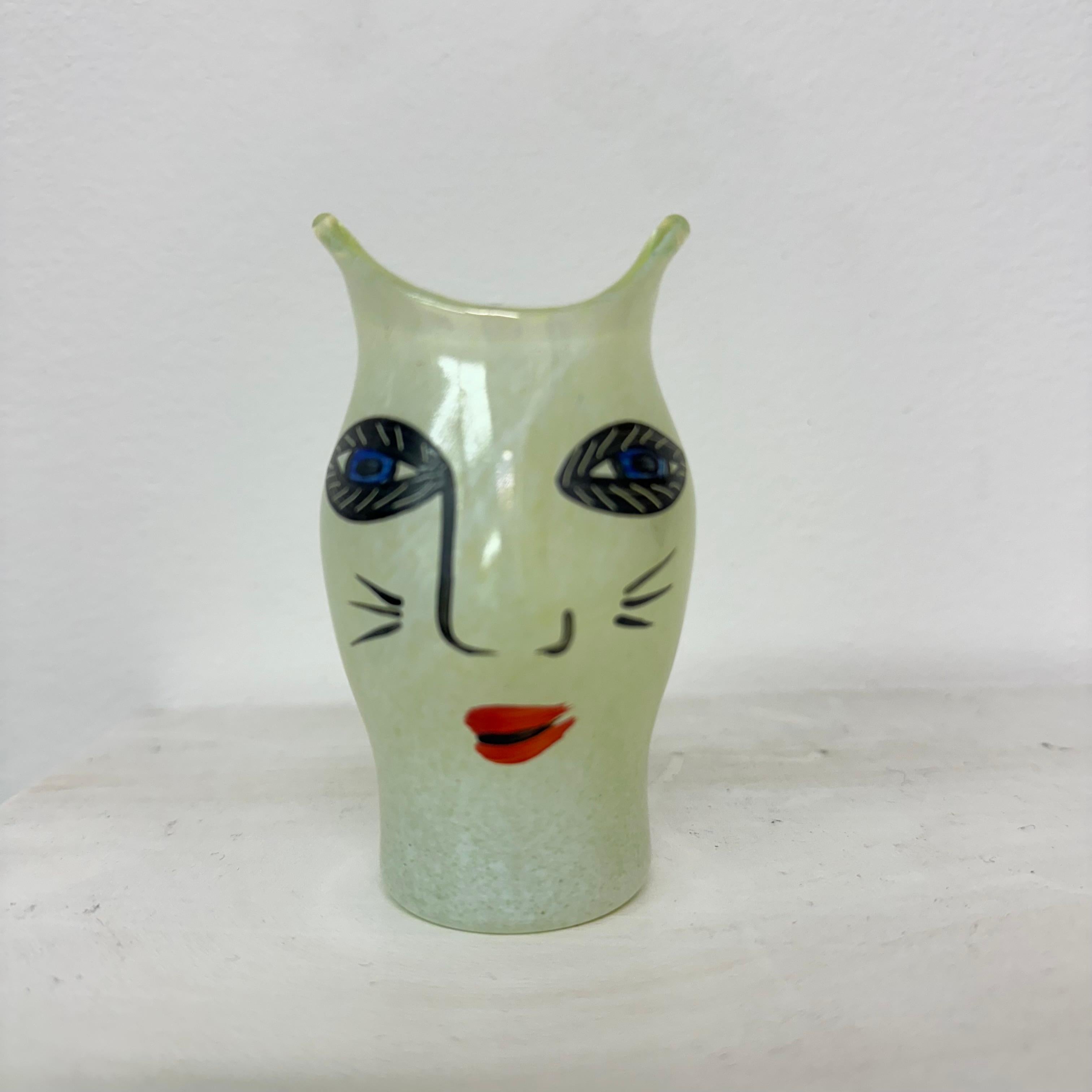 Vetro artistico Ulrica Hydman per Kosta Boda vaso in miniatura Open Minds , Svezia in vendita
