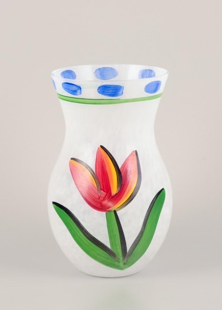 Ulrica Hydman Vallien (1938-2018) für Kosta Boda. Vase „Tulip“ aus Kunstglas im Zustand „Hervorragend“ im Angebot in Copenhagen, DK