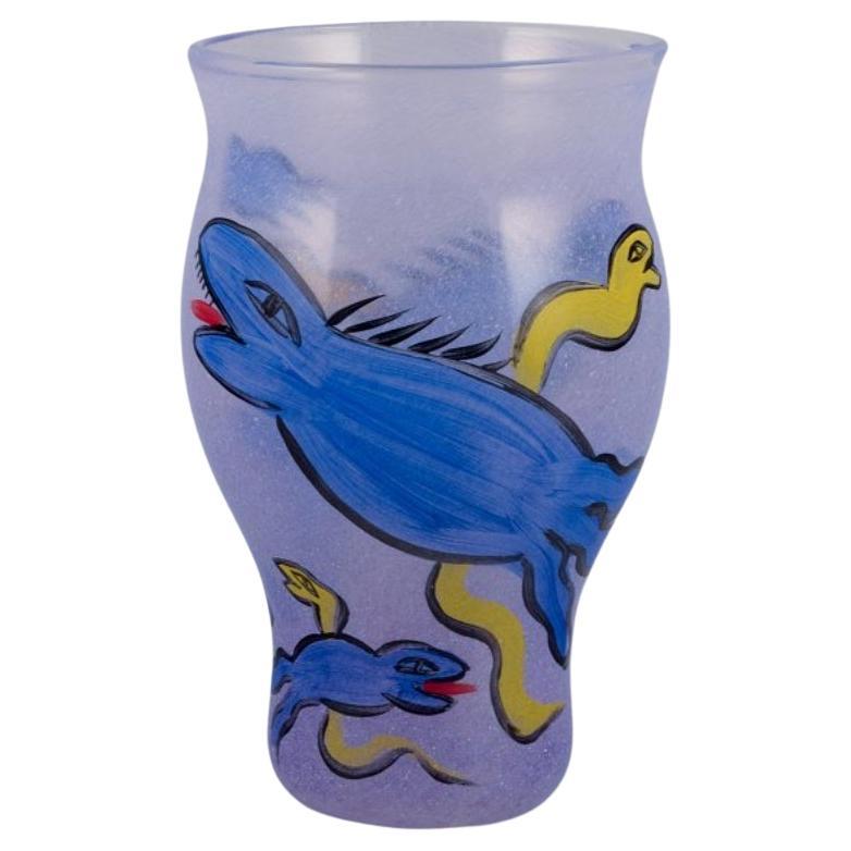 Ulrica Hydman Vallien pour Kosta Boda. Vase en verre d'art avec animaux fantaisistes