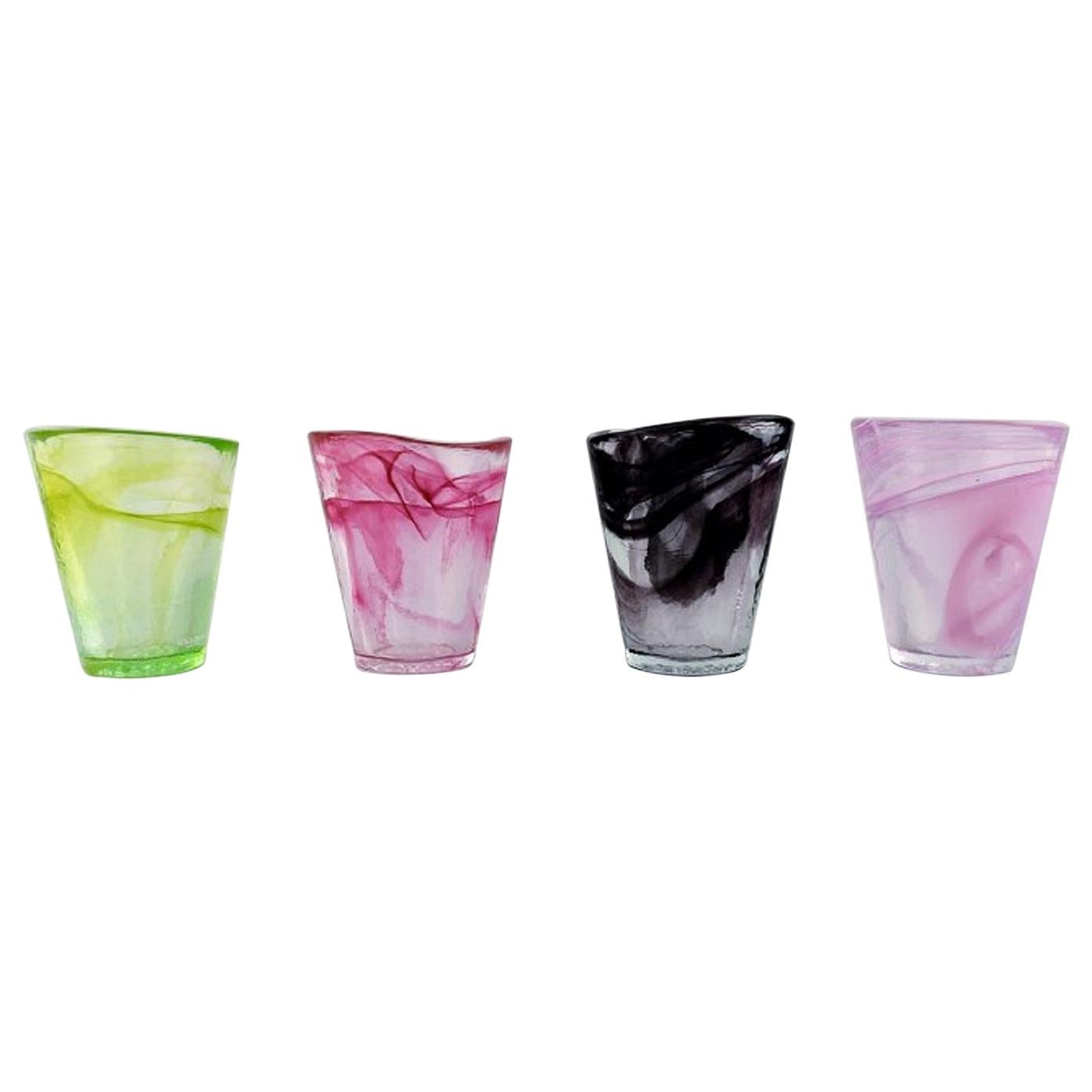 Quatre verres en verre d'art coloré Ulrica Hydman Vallien pour Kosta Boda