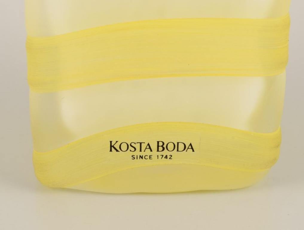 Ulrica Hydman Vallien für Kosta Boda. Vase „Tiger“ aus Kunstglas.  im Angebot 1