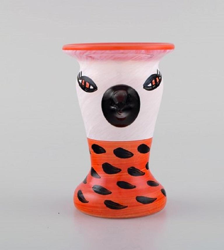 Ulrica Hydman Vallien for Kosta Boda. Two unique glasses with faces in mouth-blown art glass, 1980s.
Largest measures: 8.7 x 7 cm.
In excellent condition.
Signed.