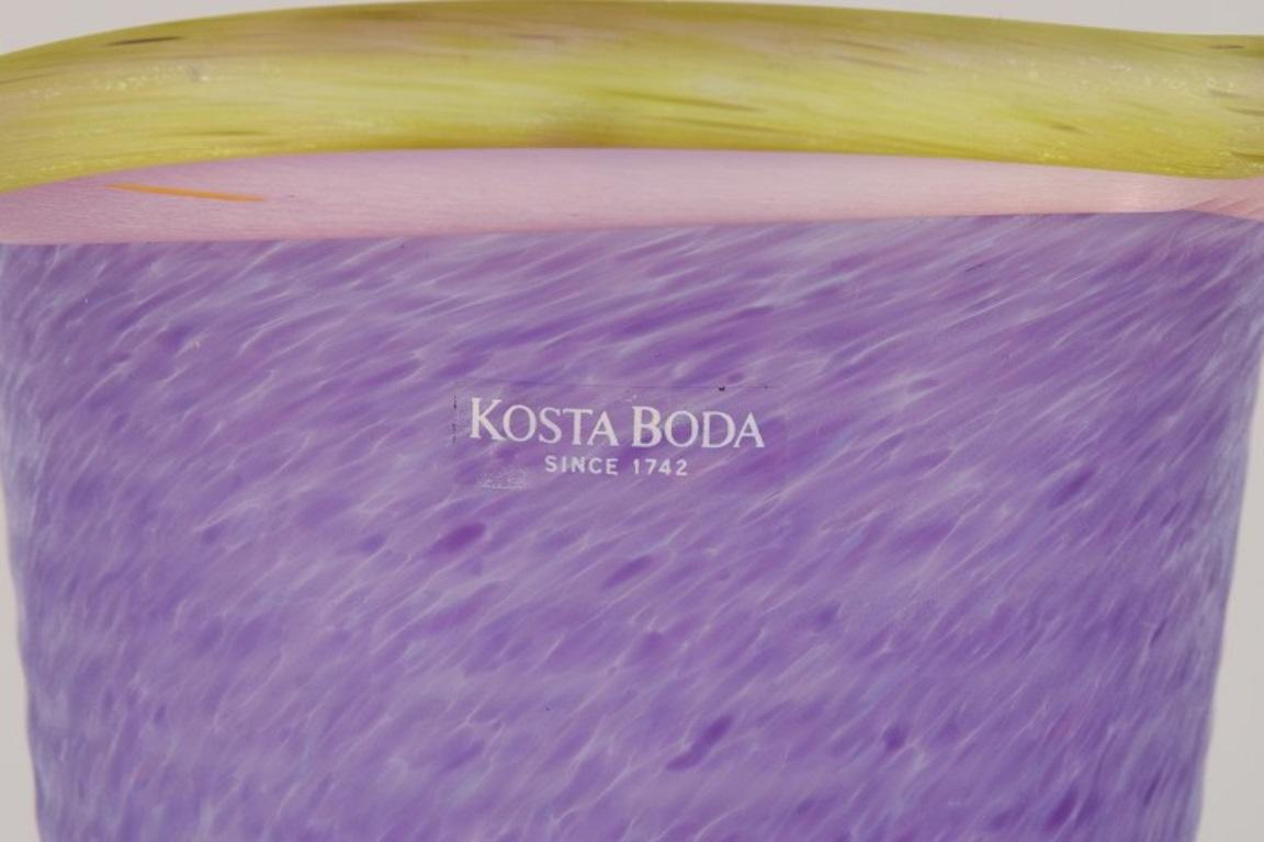 Ulrica Hydman Vallien for Kosta Boda. Vase in violet and yellow art glass. For Sale 3
