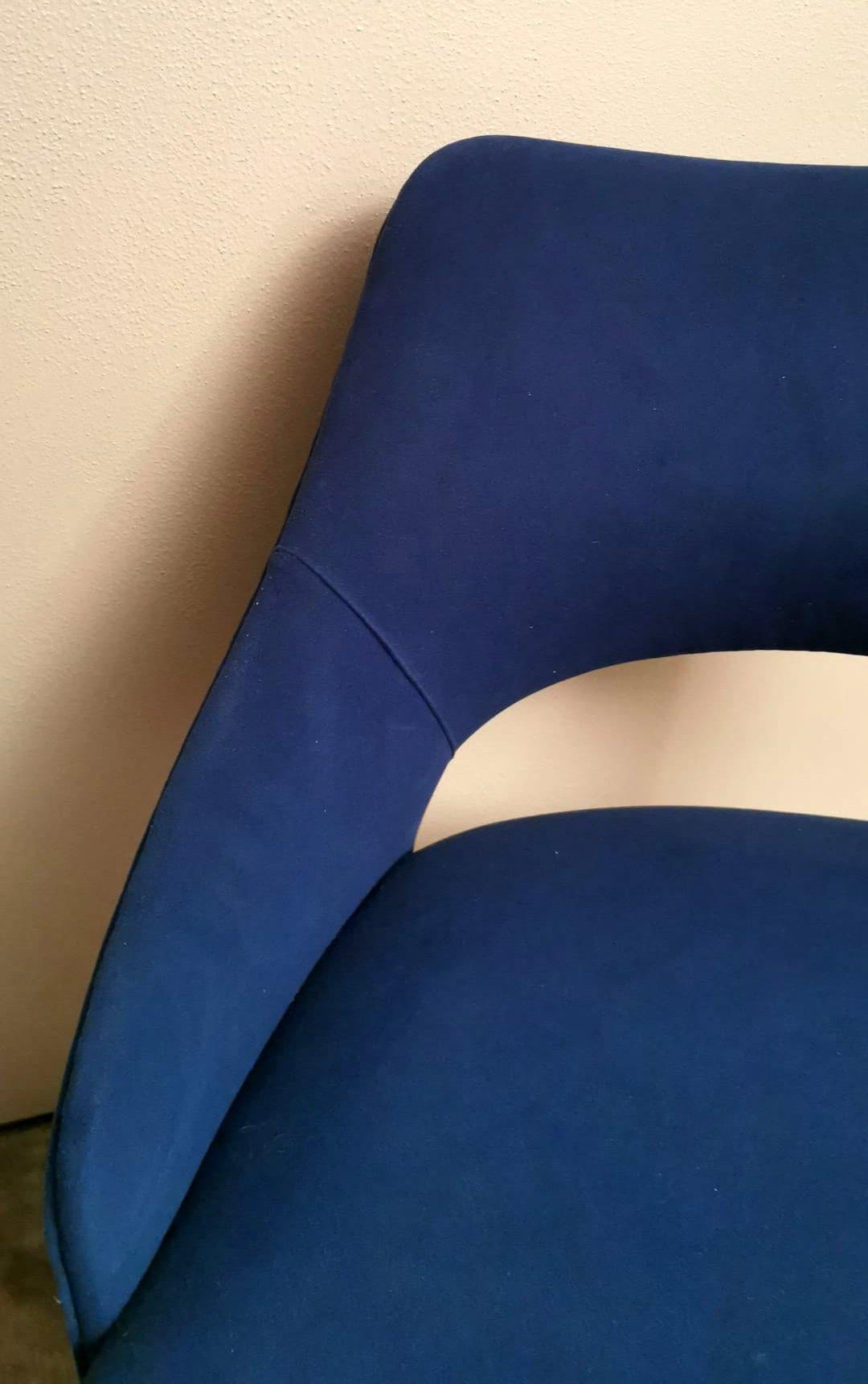 Paire de fauteuils italiens vintage Alcantara bleu de style Ulrich Guglielmo en vente 5