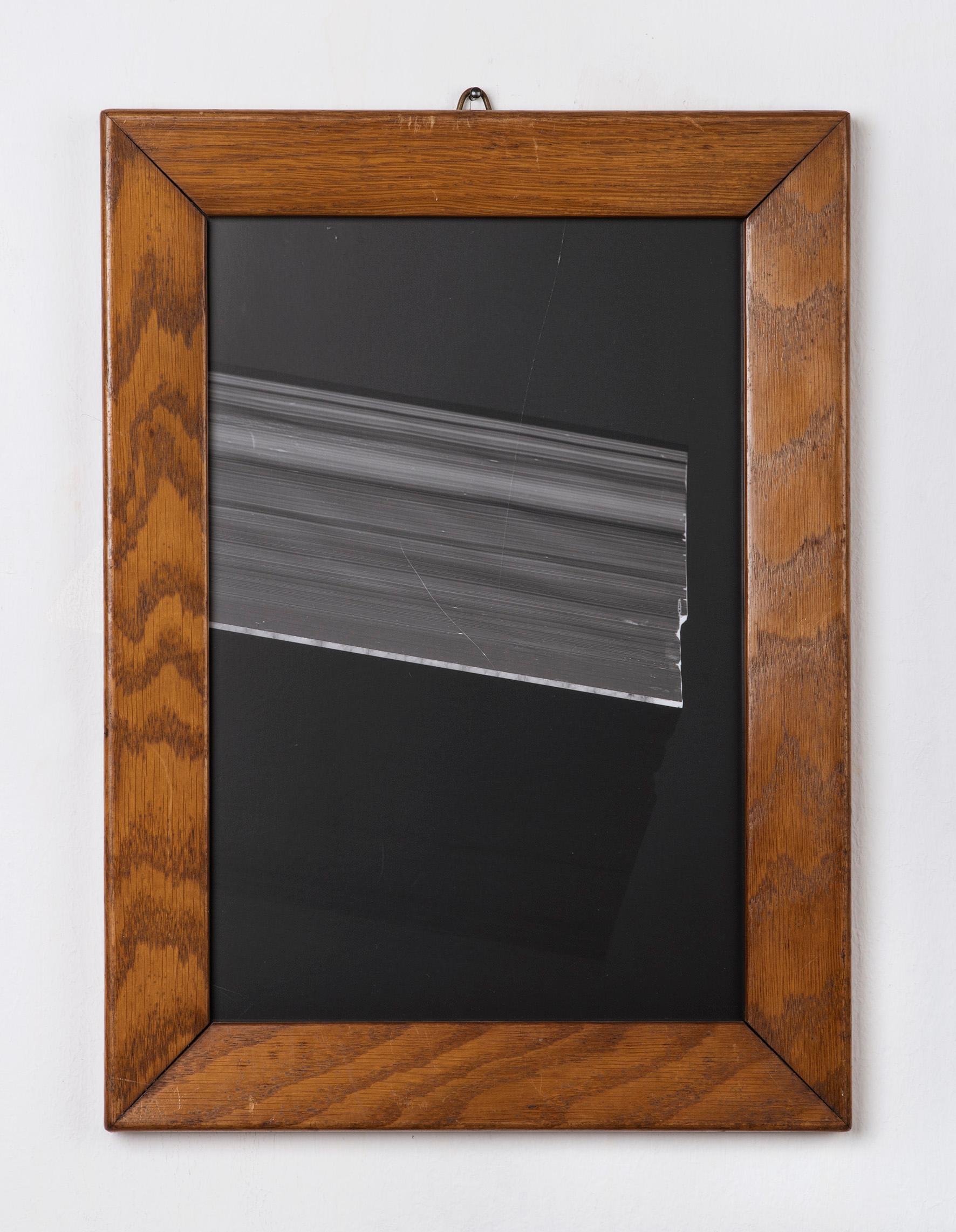 Glasschirme (Nr. 1) – Abstraktes Schwarz-Weiß-Fotogramm – Photograph von Ulrike Königshofer