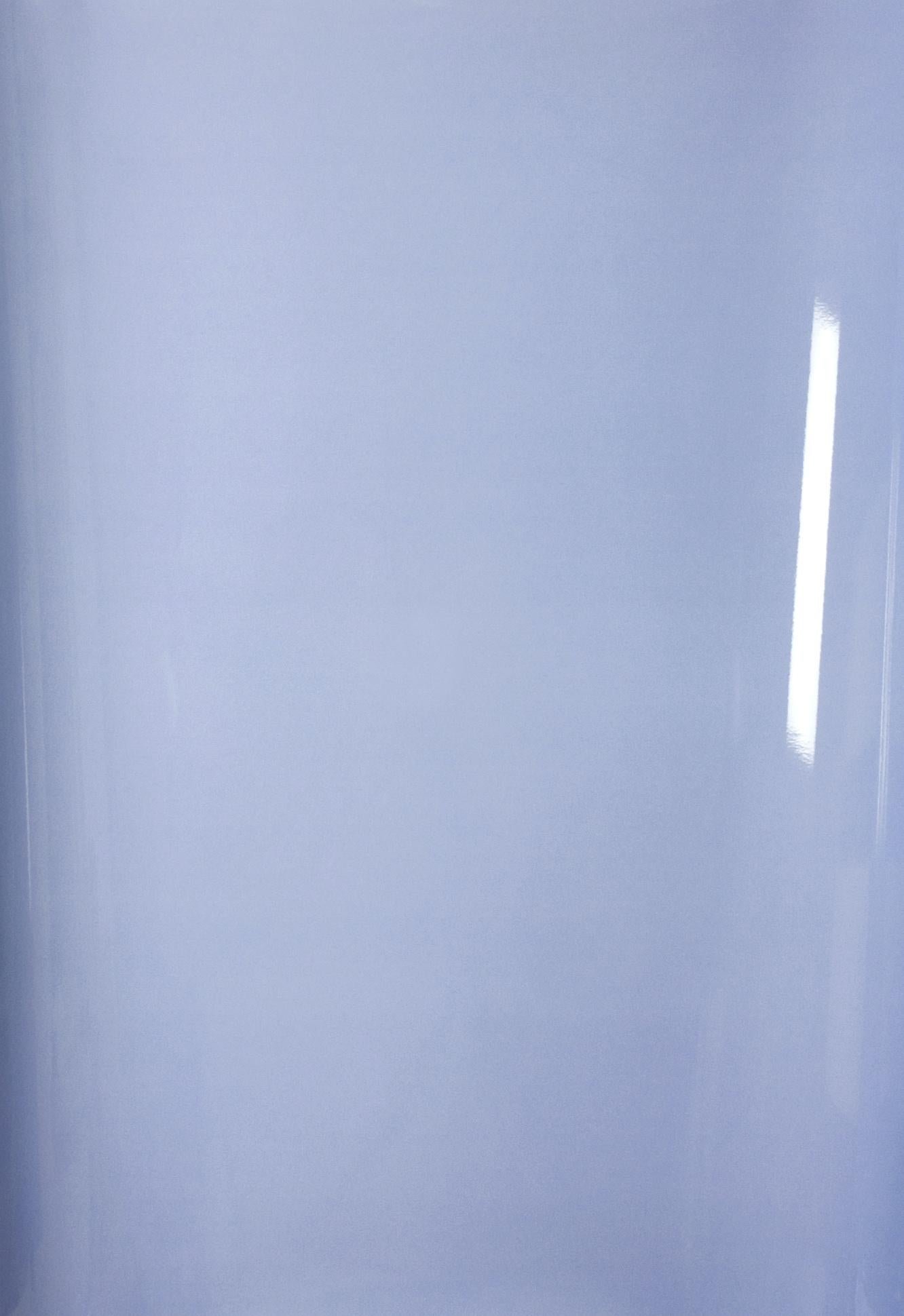 Color Photograph Ulrike Königshofer - Ombres sur papier, n° 2 - Photographie abstraite contemporaine en camaïeu de bleus