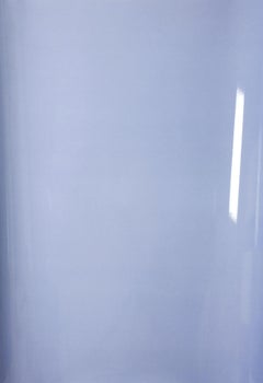 Schatten auf Papier, Nr. 2 – Zeitgenössische abstrakte blaue monochrome Fotografie