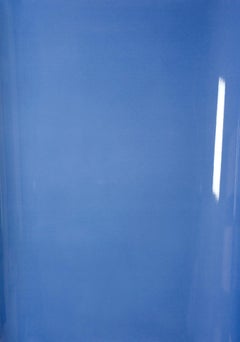 Schatten auf Papier, Nr. 4 – Zeitgenössische abstrakte blaue Monochromfotografie
