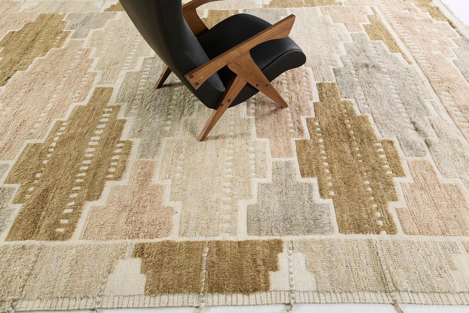 Le tapis Ulriken est une pièce en laine tissée à la main, inspirée par des éléments de design scandinaves vintage et recréée pour le monde du design moderne. Le motif géométrique crée équilibre et harmonie, tissé à la main avec un tissage plat
