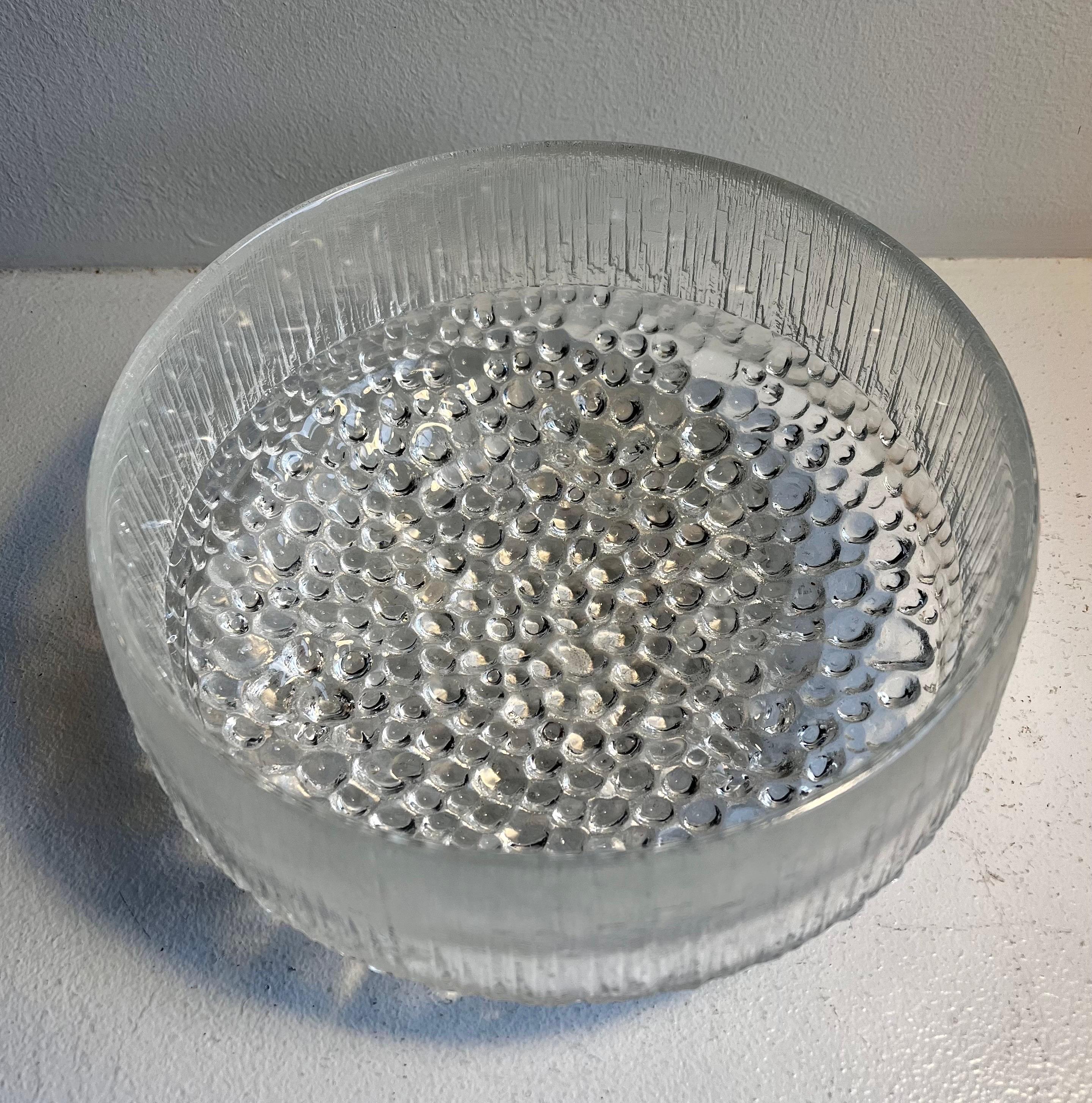 Cuenco de cristal con pie Ultima Thule 
por Tapio Wirkkala para Iittala 
Finlandia, 1968

