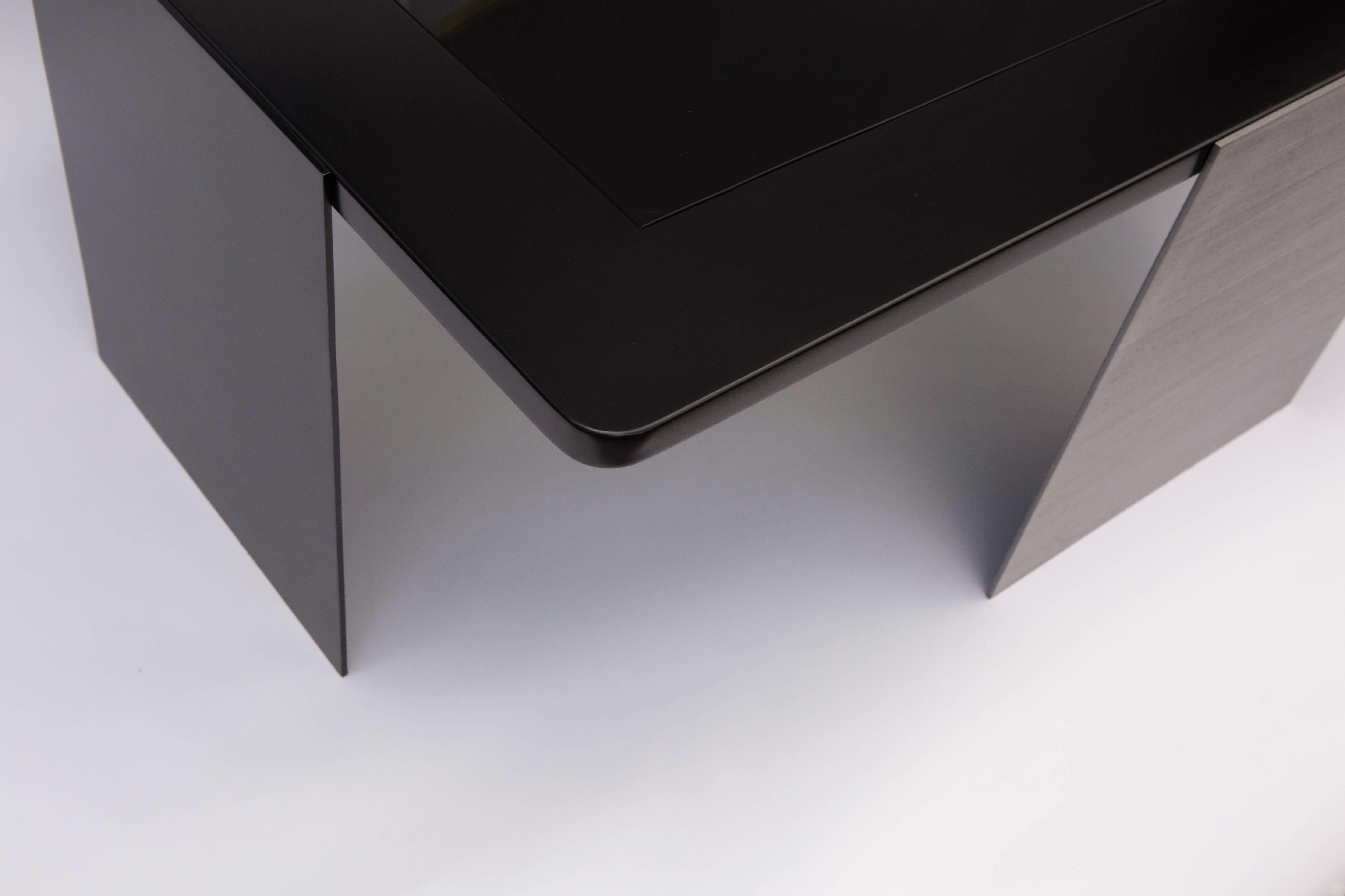 American ULTIMO Coffee Table in Black Metal, Brass and Black Glass by Soraya Osorio  For Sale