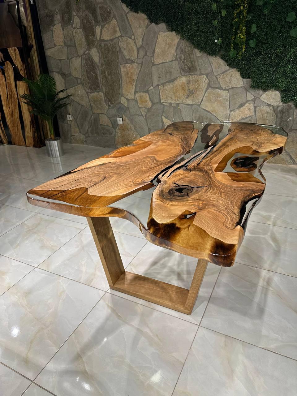 Sculpté à la main Table de salle à manger en résine époxy Ultra Clear Resin Live Edge Walnut Wood en vente